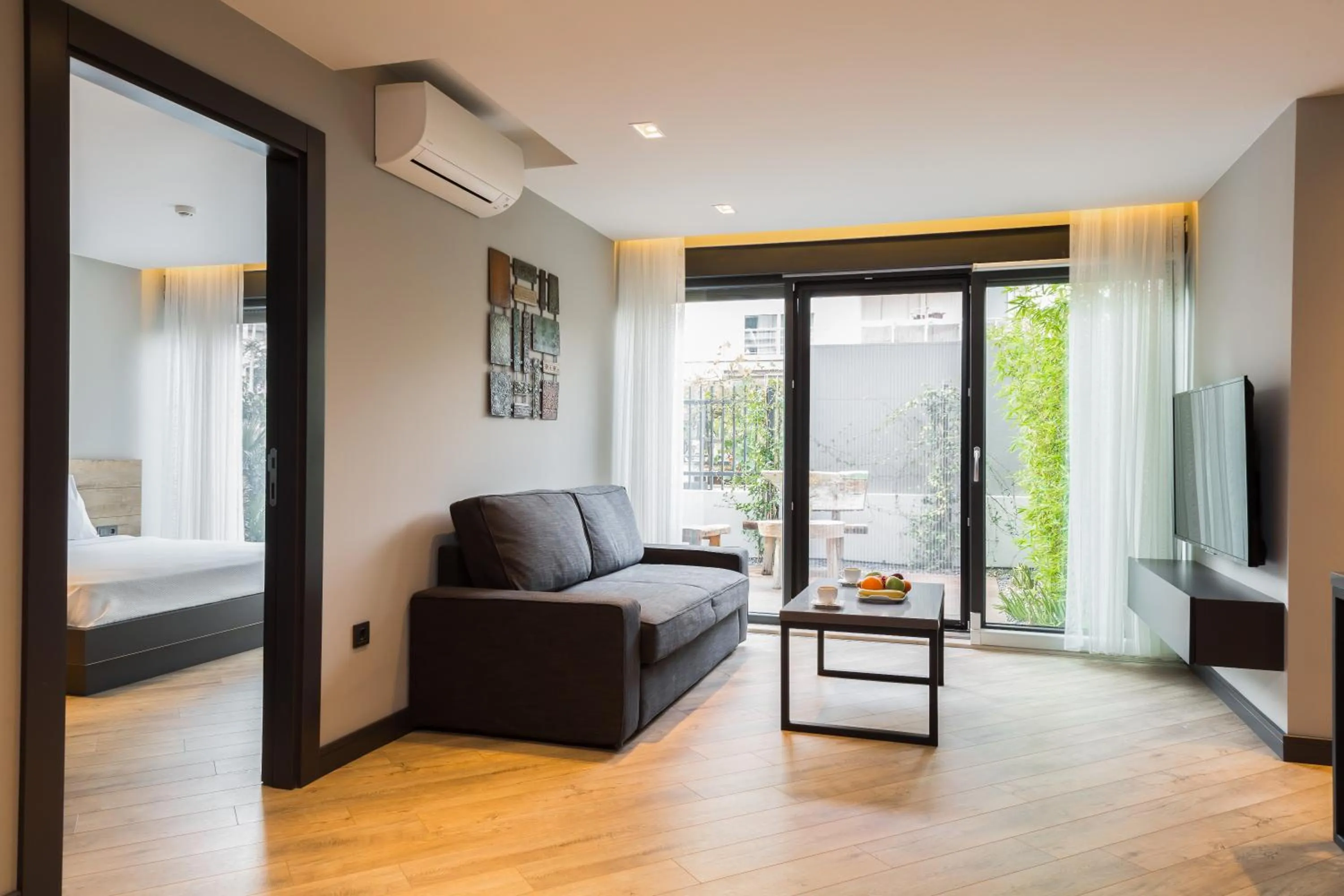 Seating area, Bed in Z-Suites