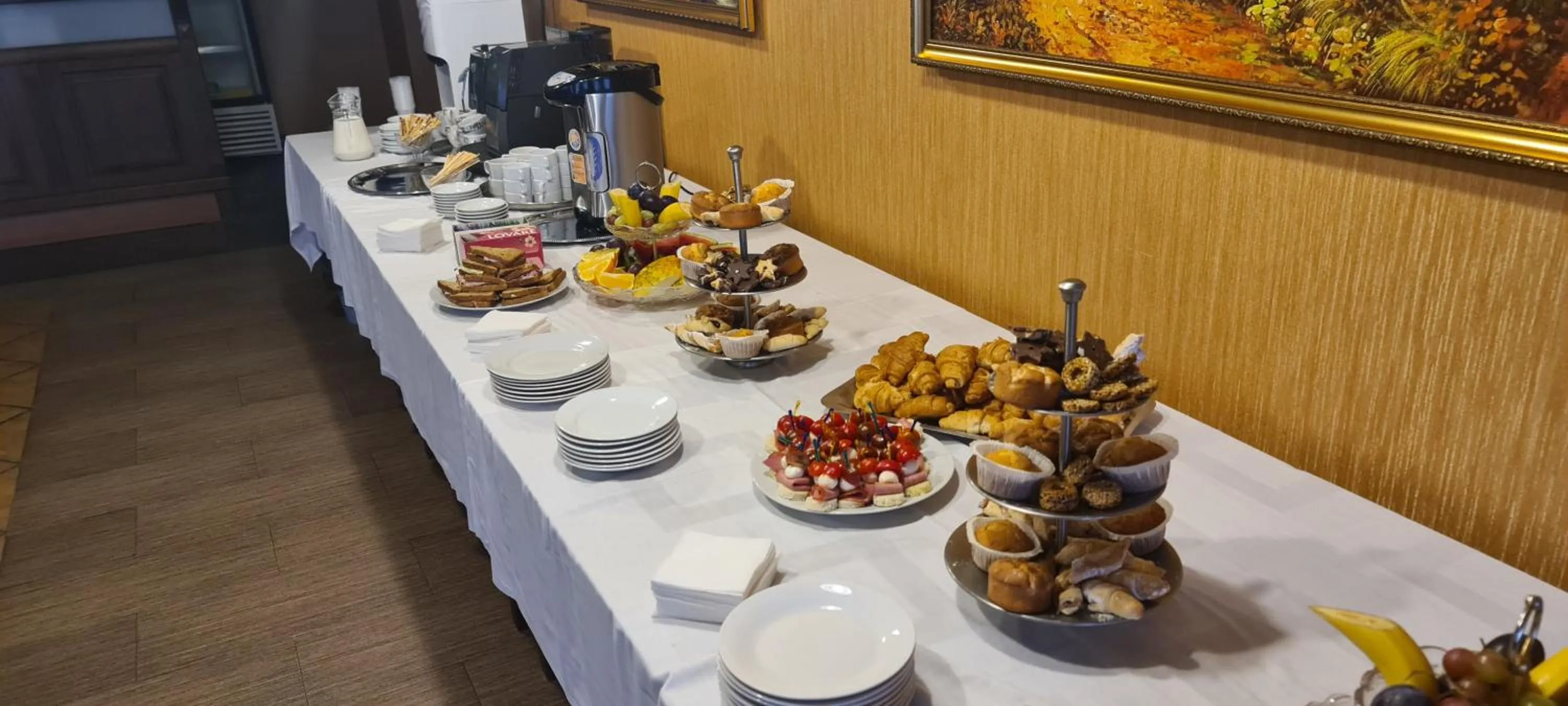 Food and drinks in Shato Paradis Hotel