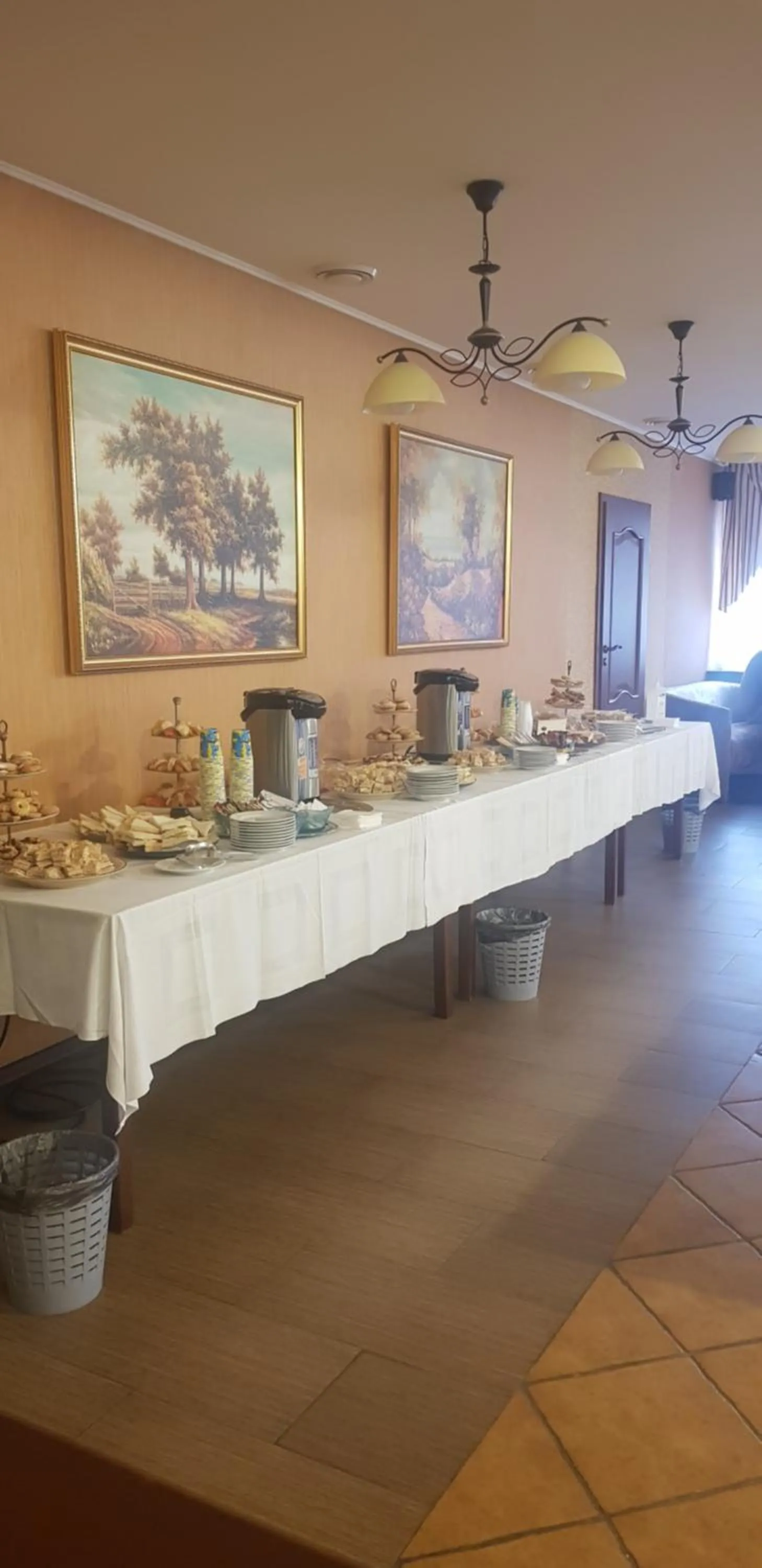 Food and drinks in Shato Paradis Hotel