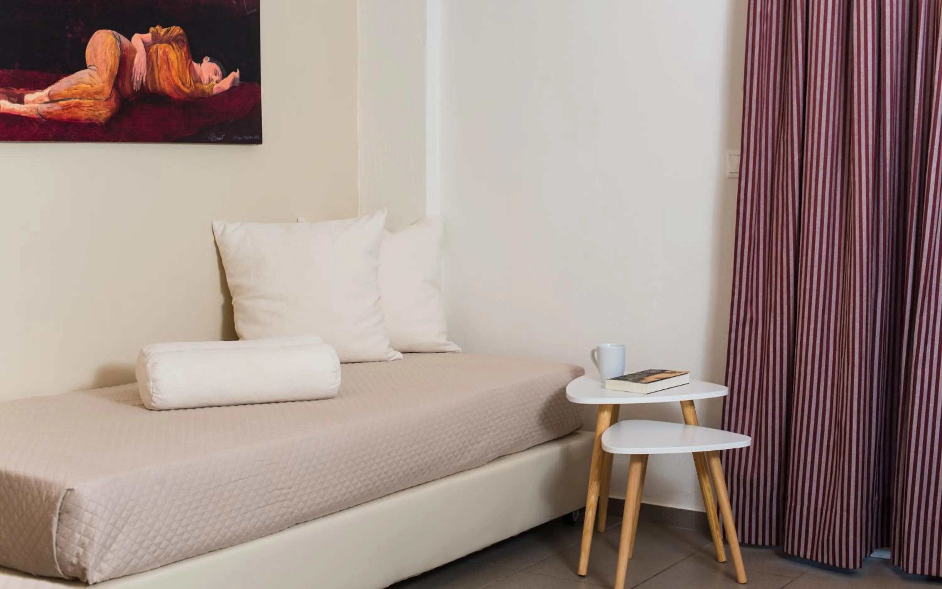 Seating area, Bed in Mirage Studios