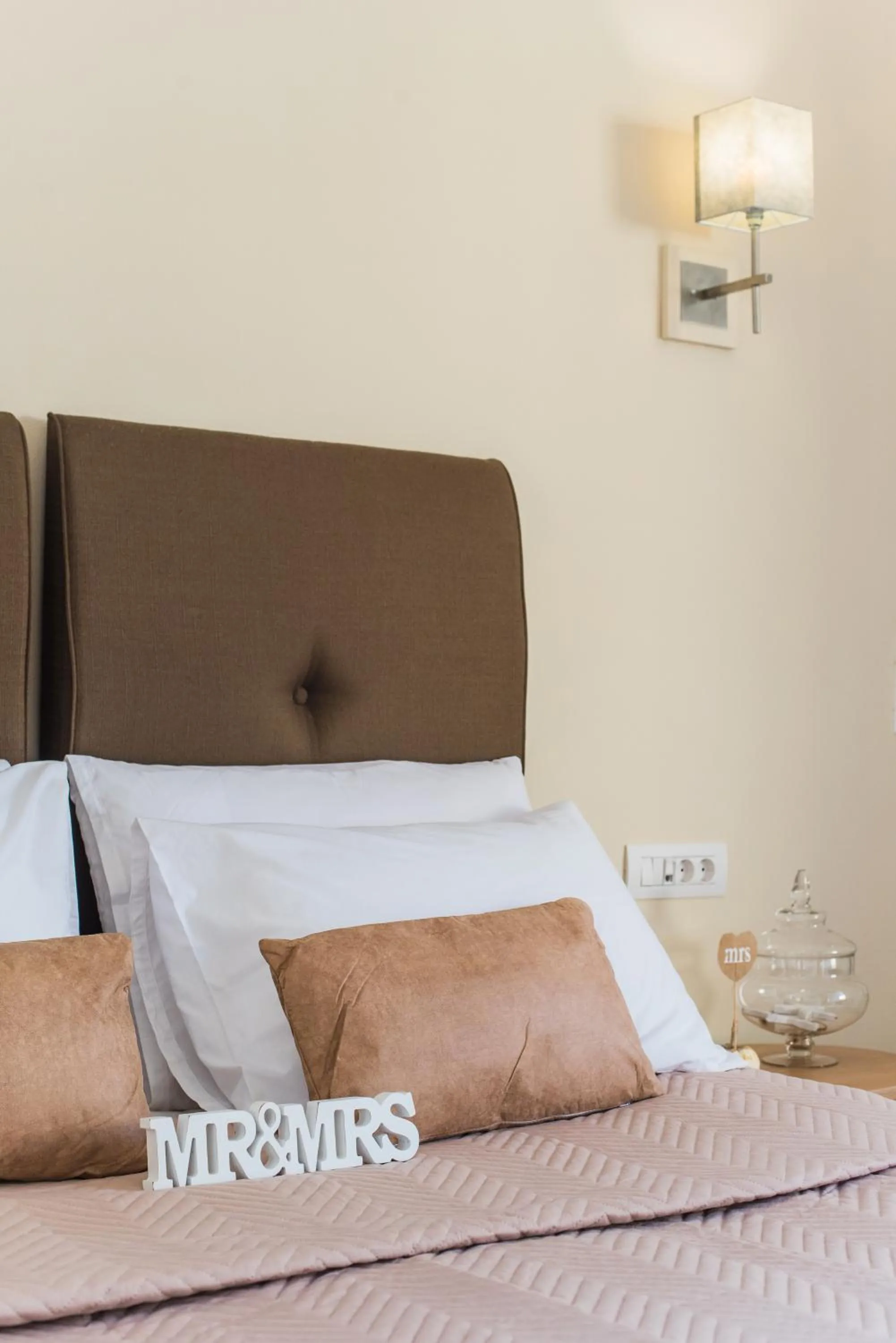 Bedroom, Bed in Mirage Studios