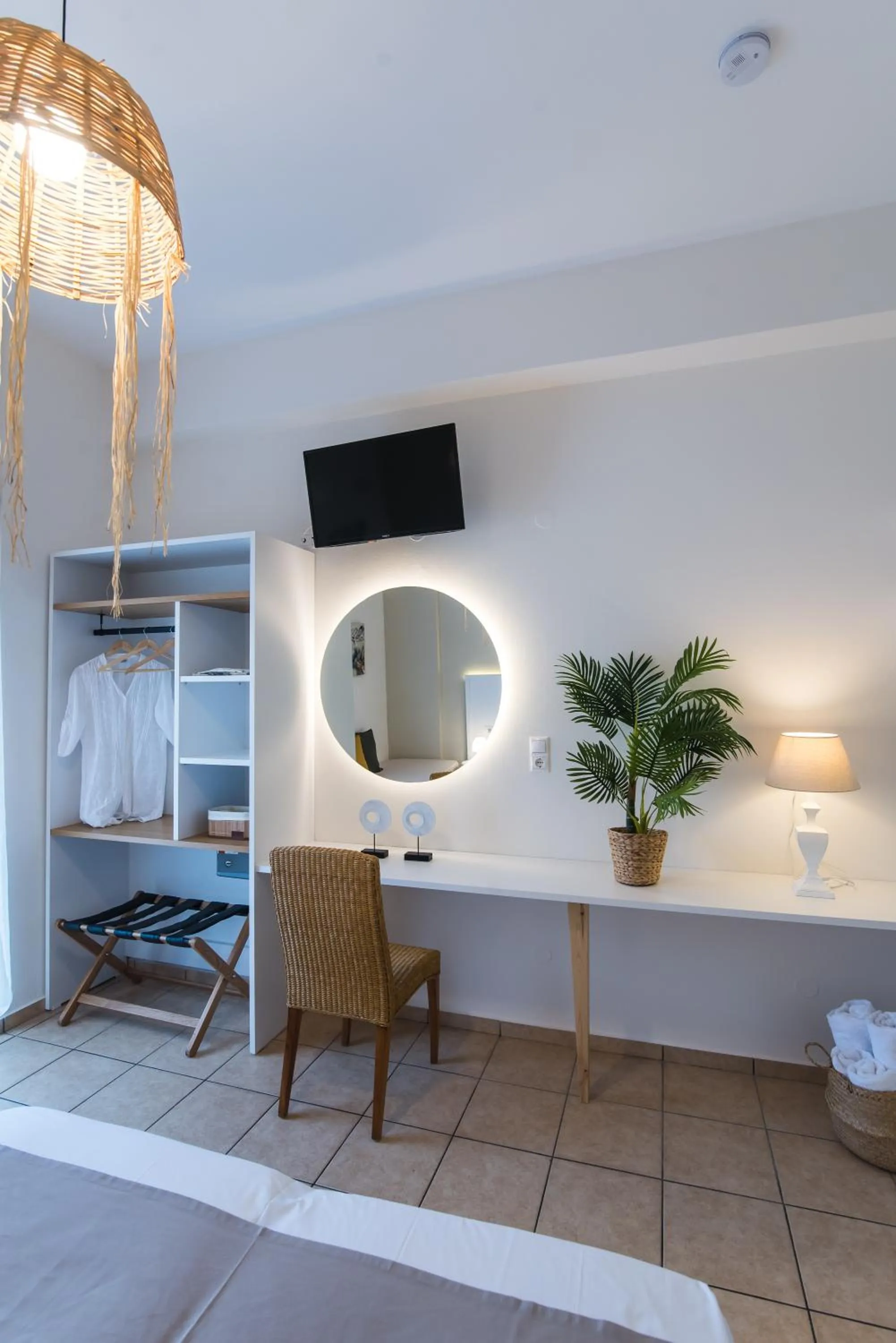 Photo of the whole room, Bed in Mirage Studios