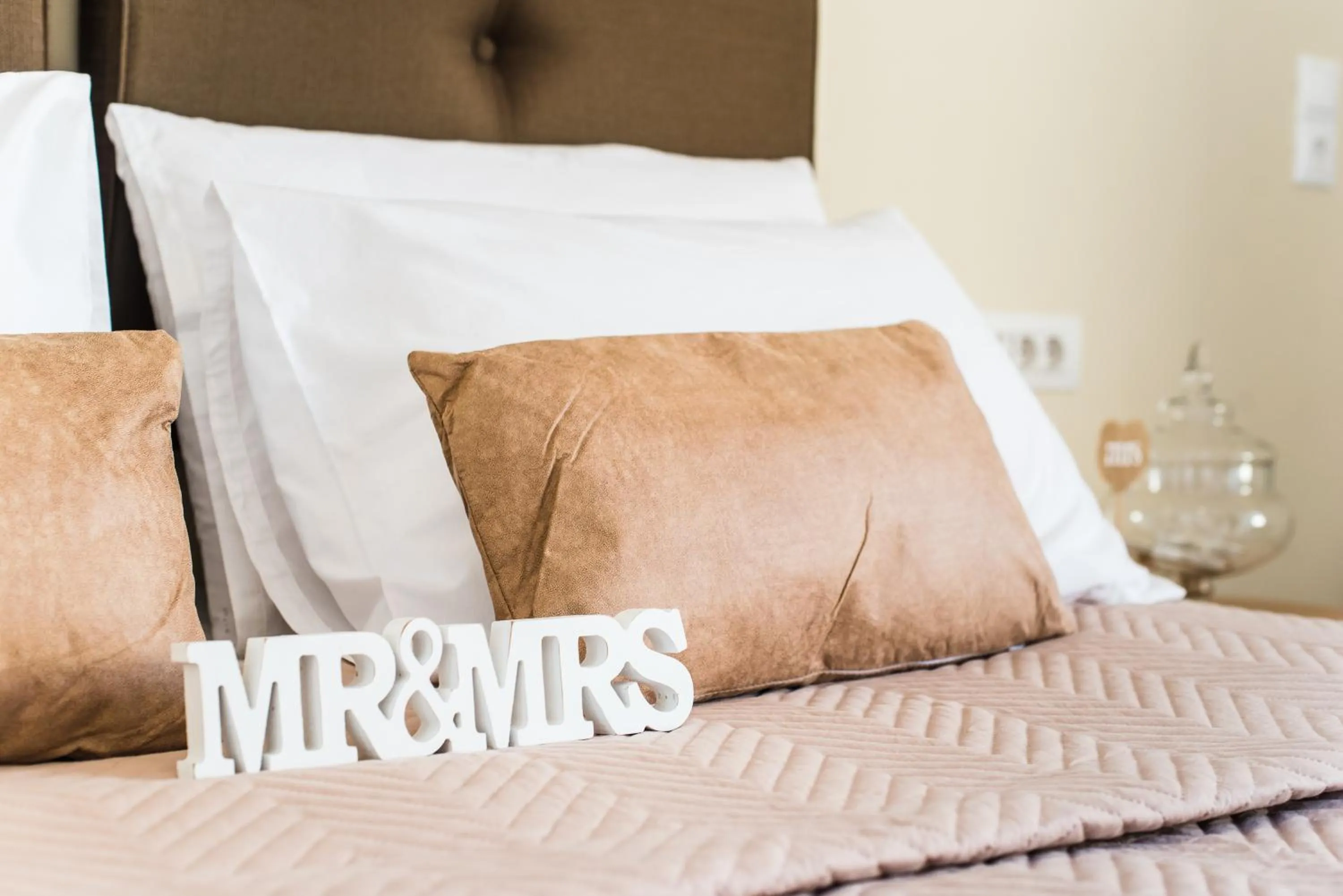 Bedroom, Bed in Mirage Studios