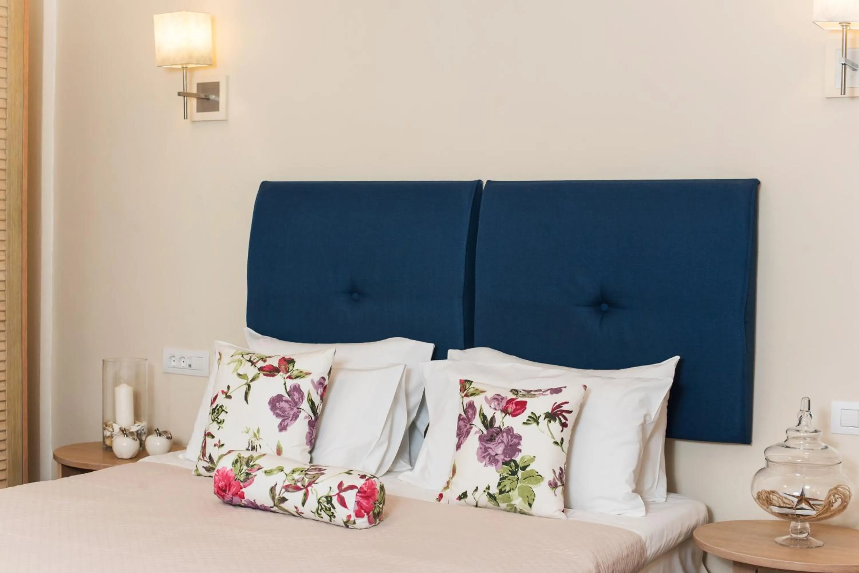 Bedroom, Bed in Mirage Studios