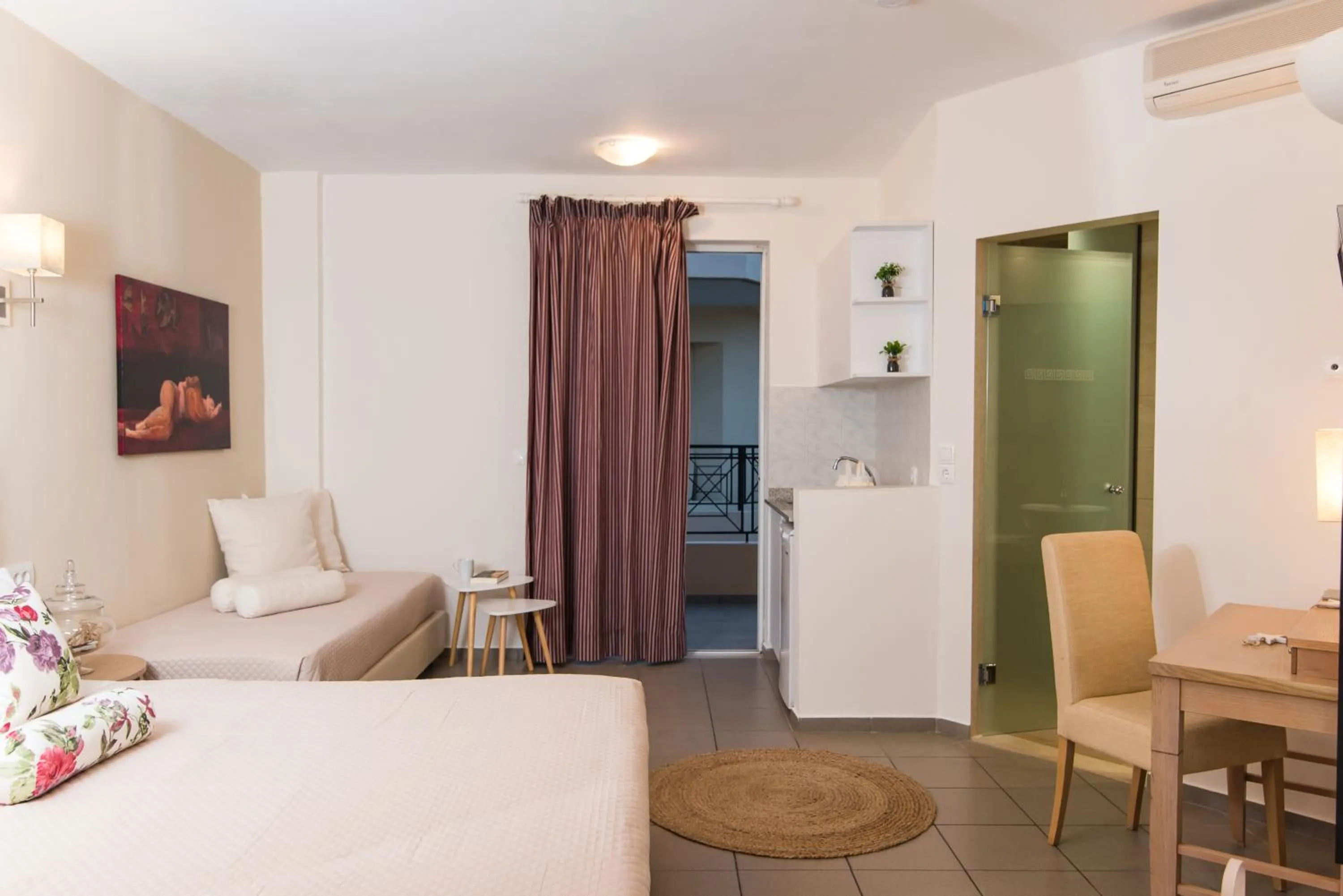 Seating area, Bed in Mirage Studios