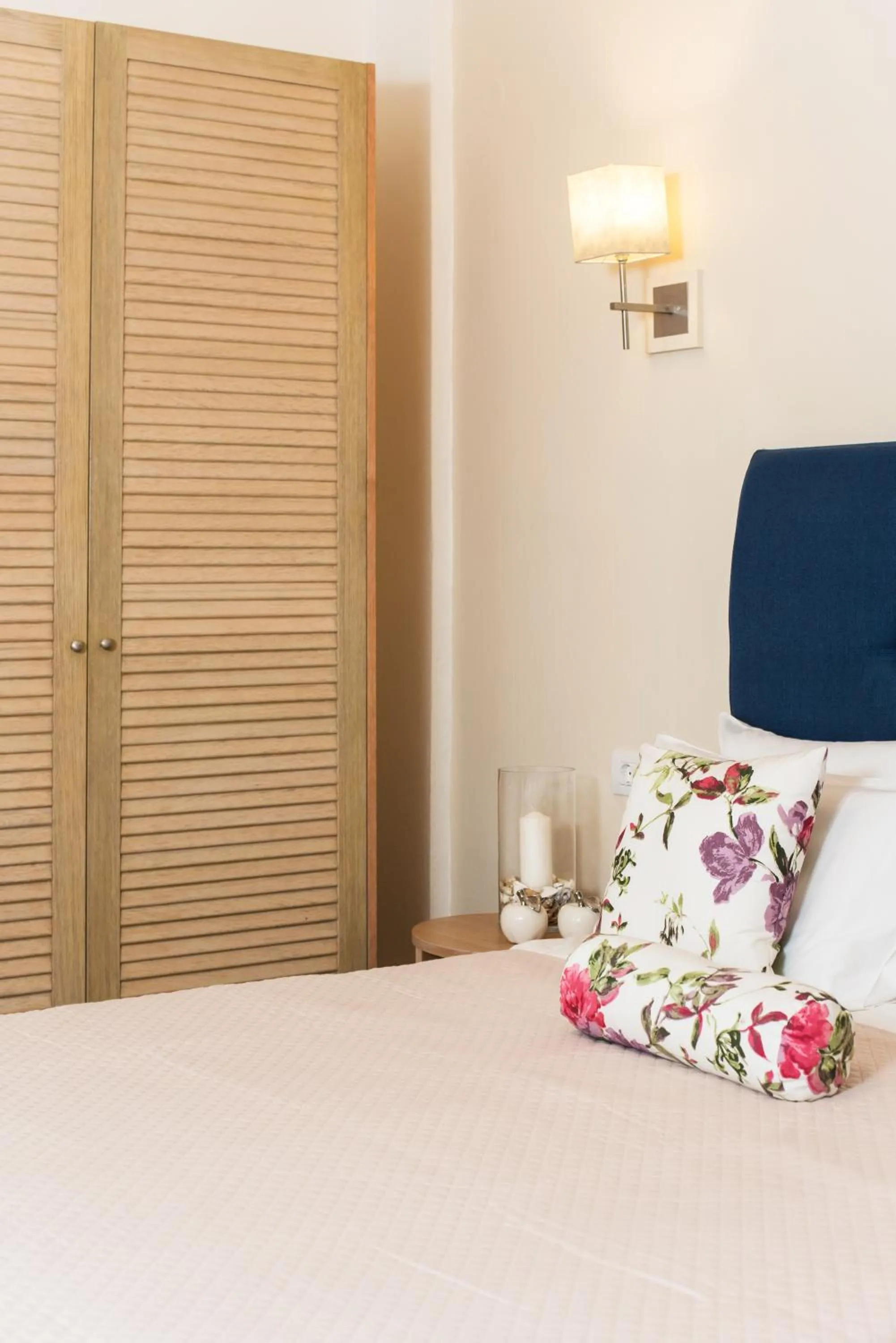 Bedroom, Bed in Mirage Studios