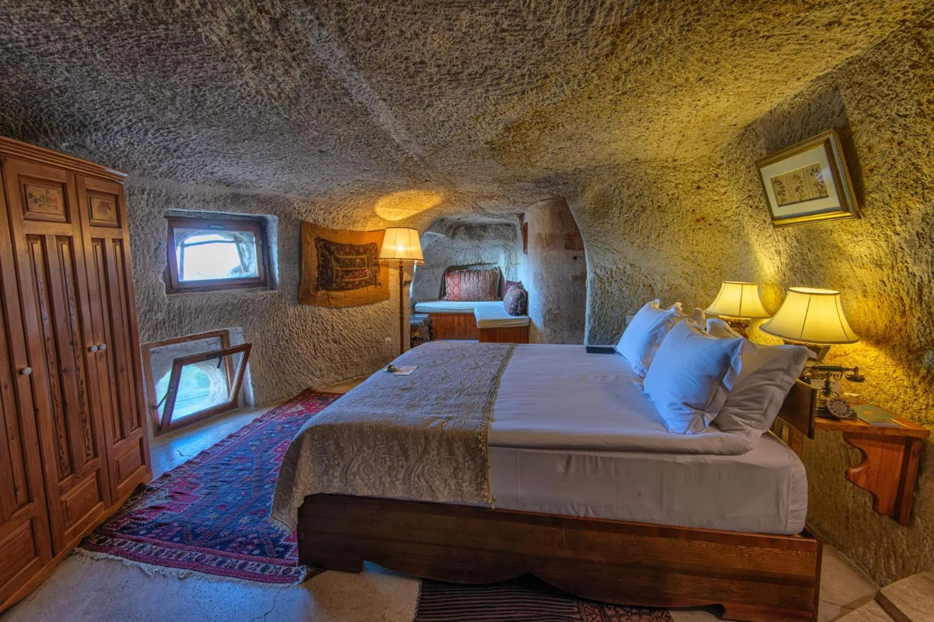 Bedroom, Bed in MUSEUM HOTEL - Relais & Châteaux