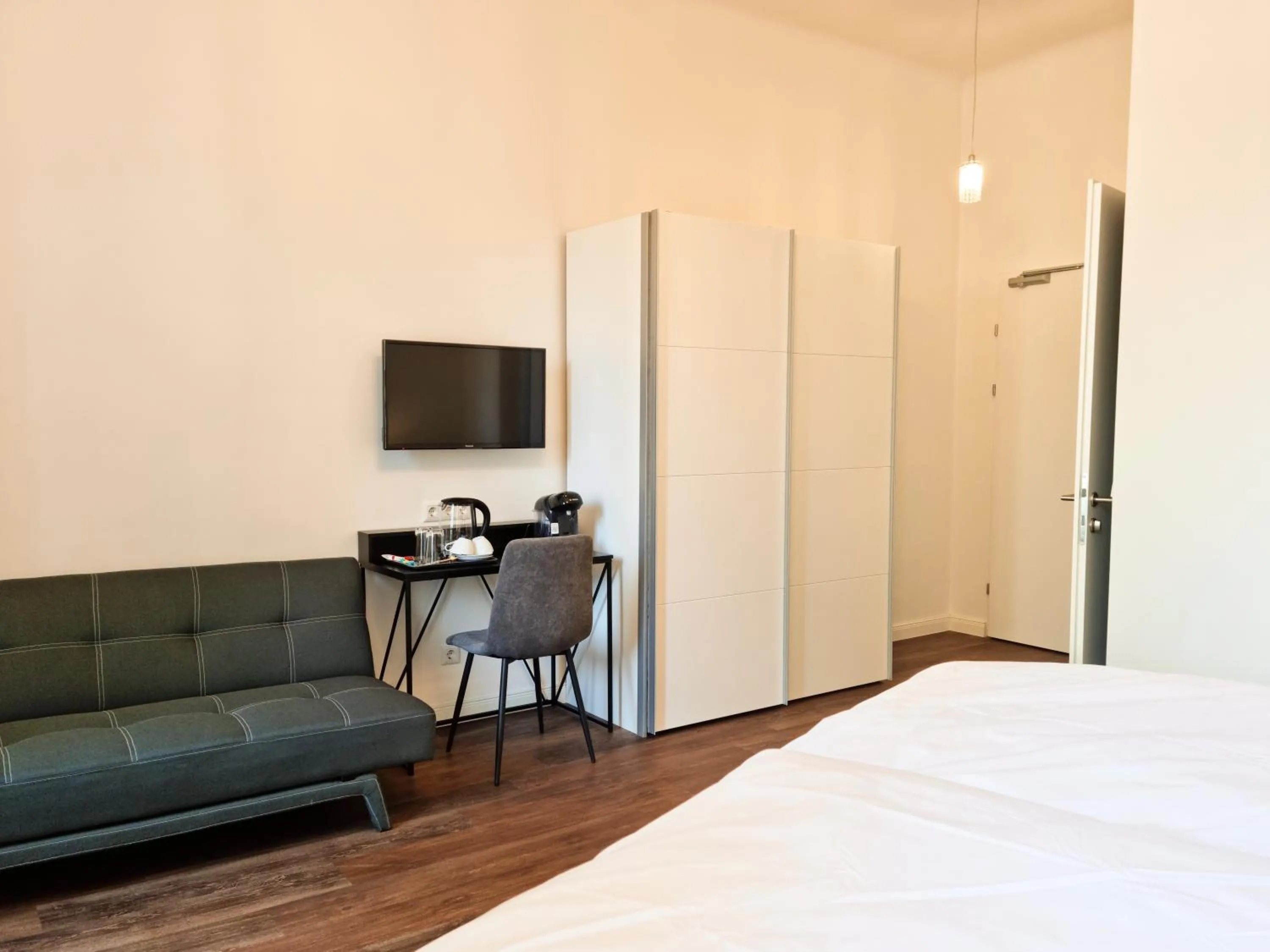 TV and multimedia, Bed in Pension Mozart - Newly Renovated