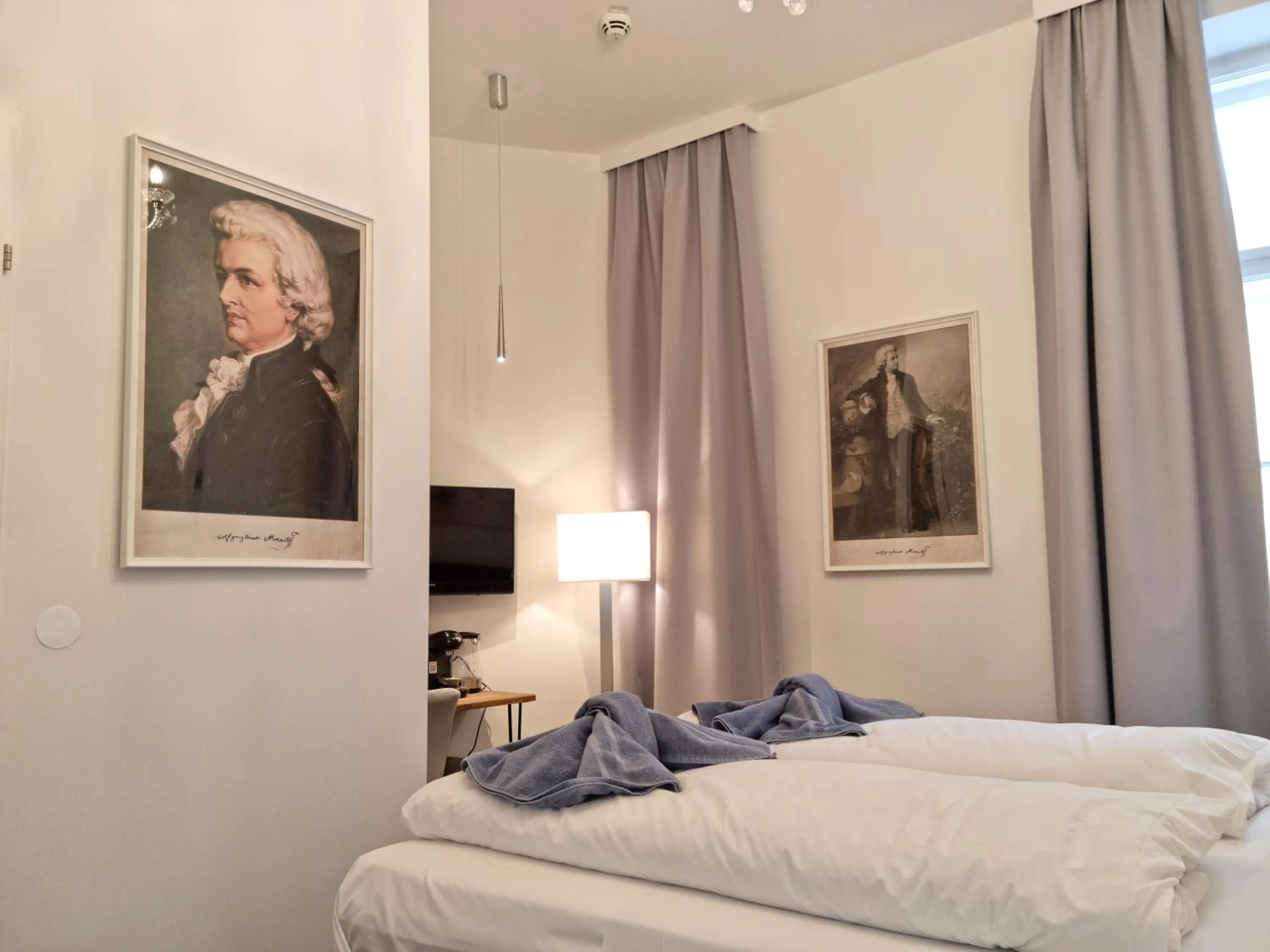 Bedroom, Bed in Pension Mozart - Newly Renovated