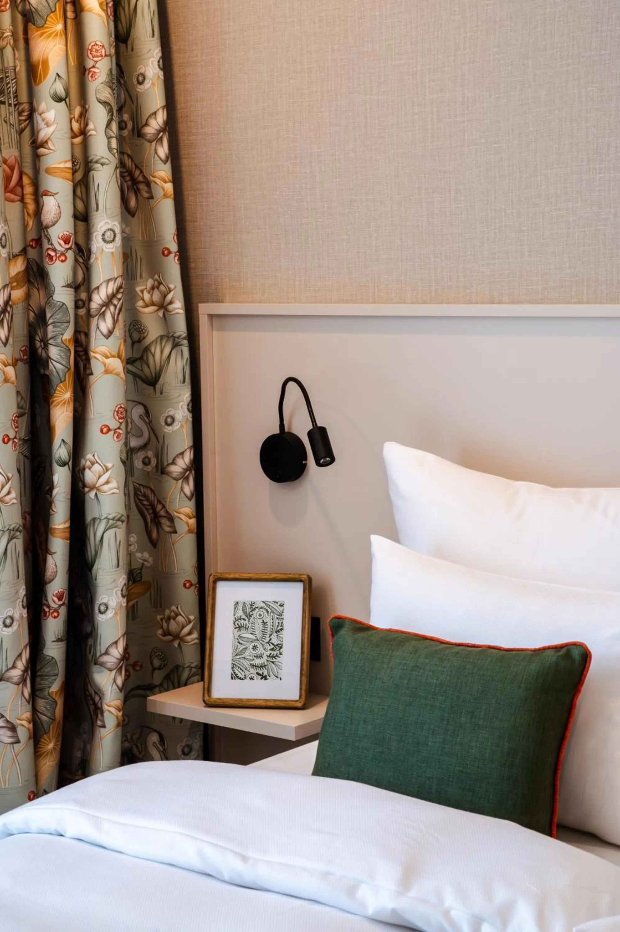 Bed in Hotel Vier Jahreszeiten Salzburg