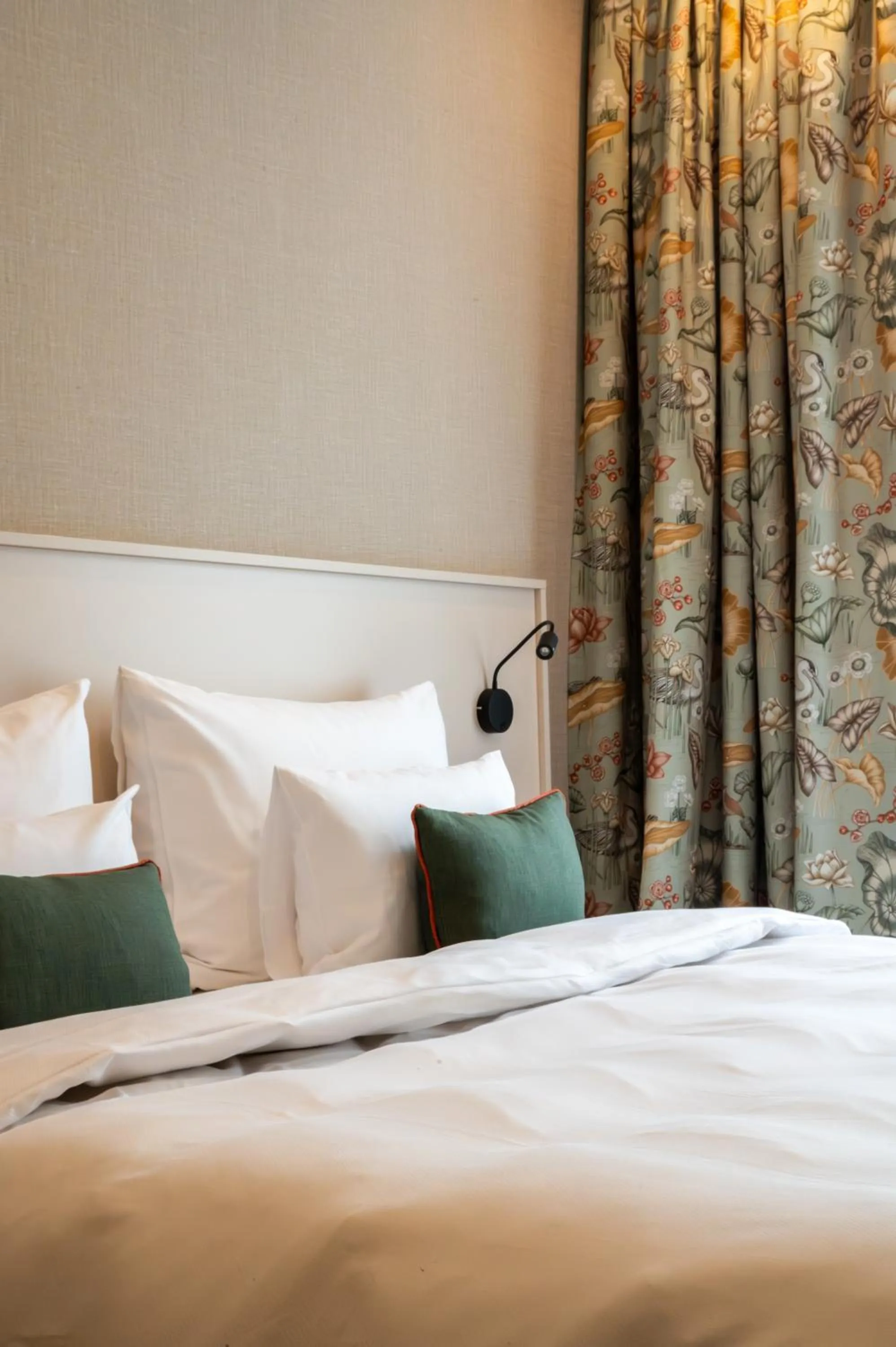 Bed in Hotel Vier Jahreszeiten Salzburg