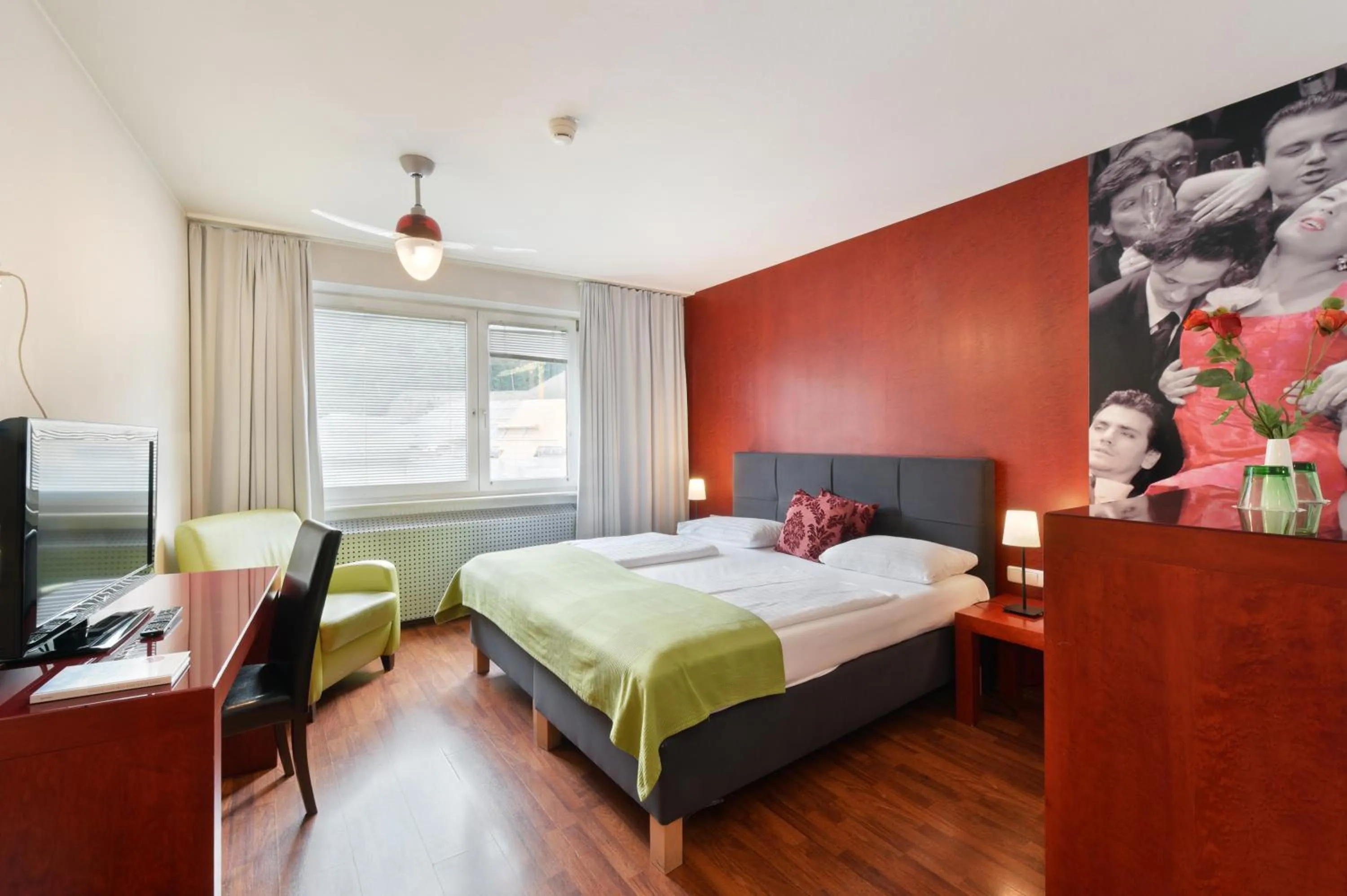 Photo of the whole room, Bed in Am Neutor Hotel Salzburg Zentrum