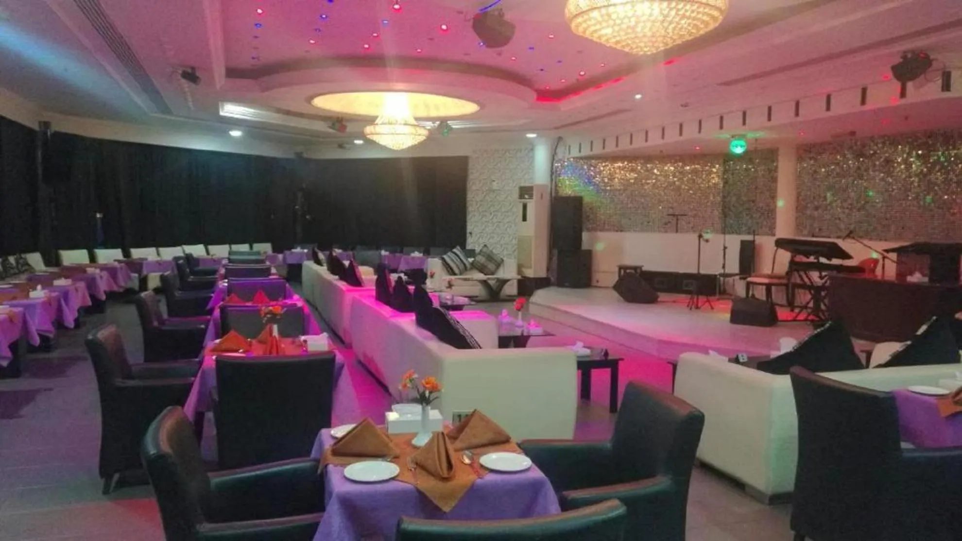 Restaurant/places to eat in Phoenicia Tower Hotel And Spa