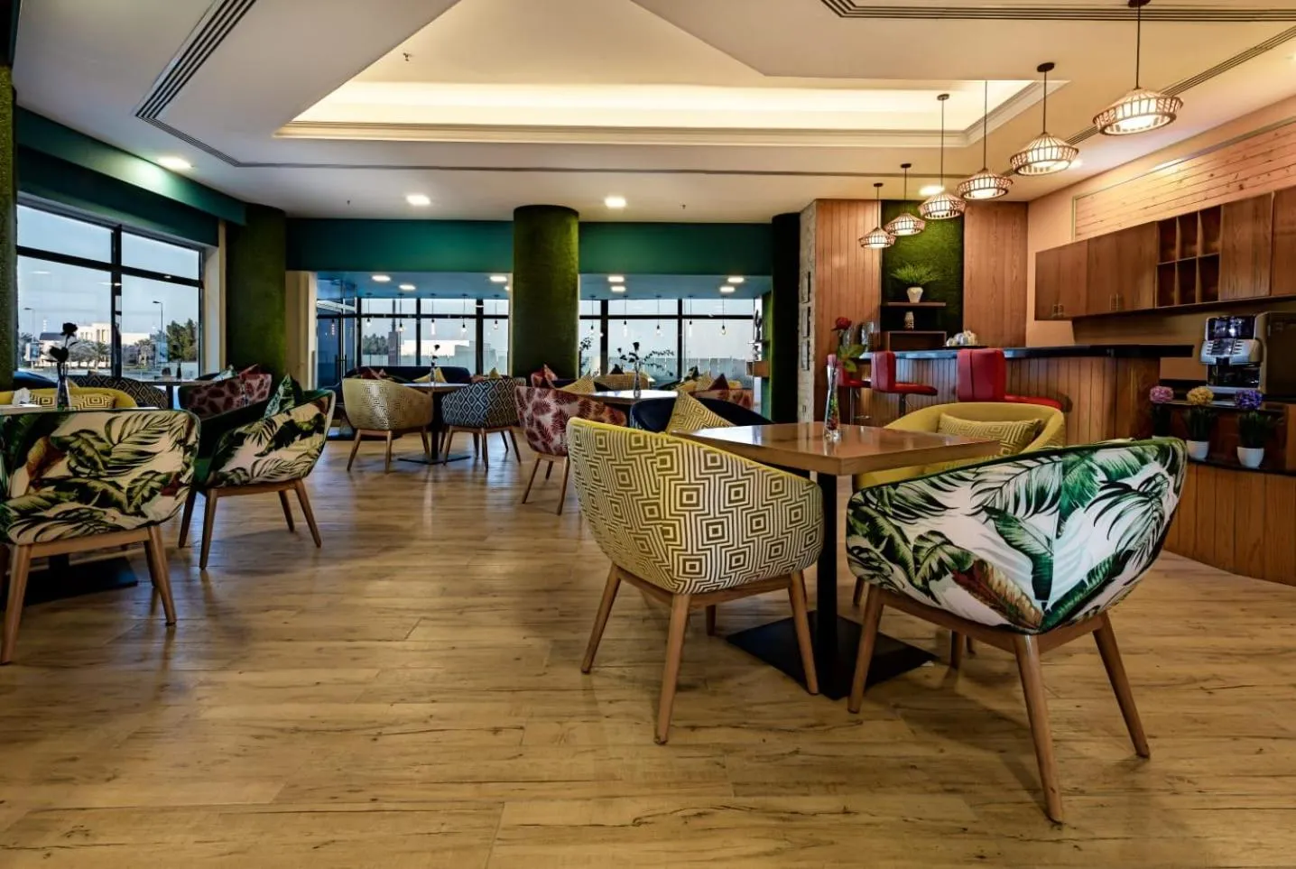 Restaurant/places to eat in Phoenicia Tower Hotel And Spa