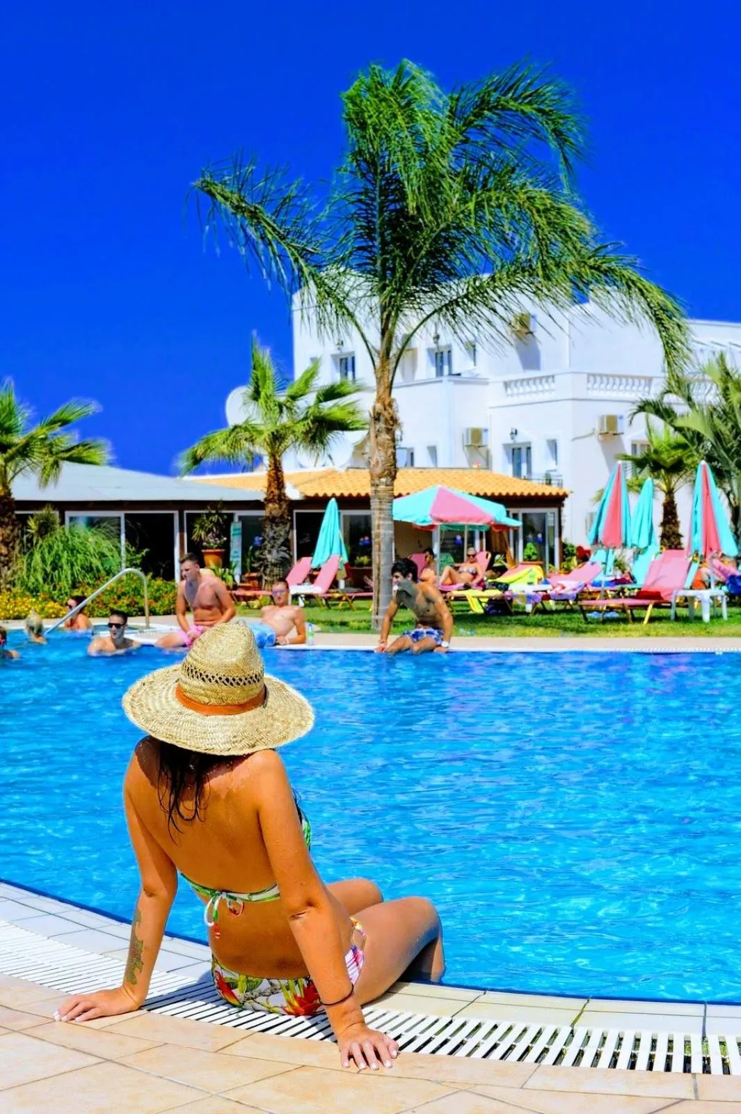 Swimming pool in Yiannis Manos Hotel Resort