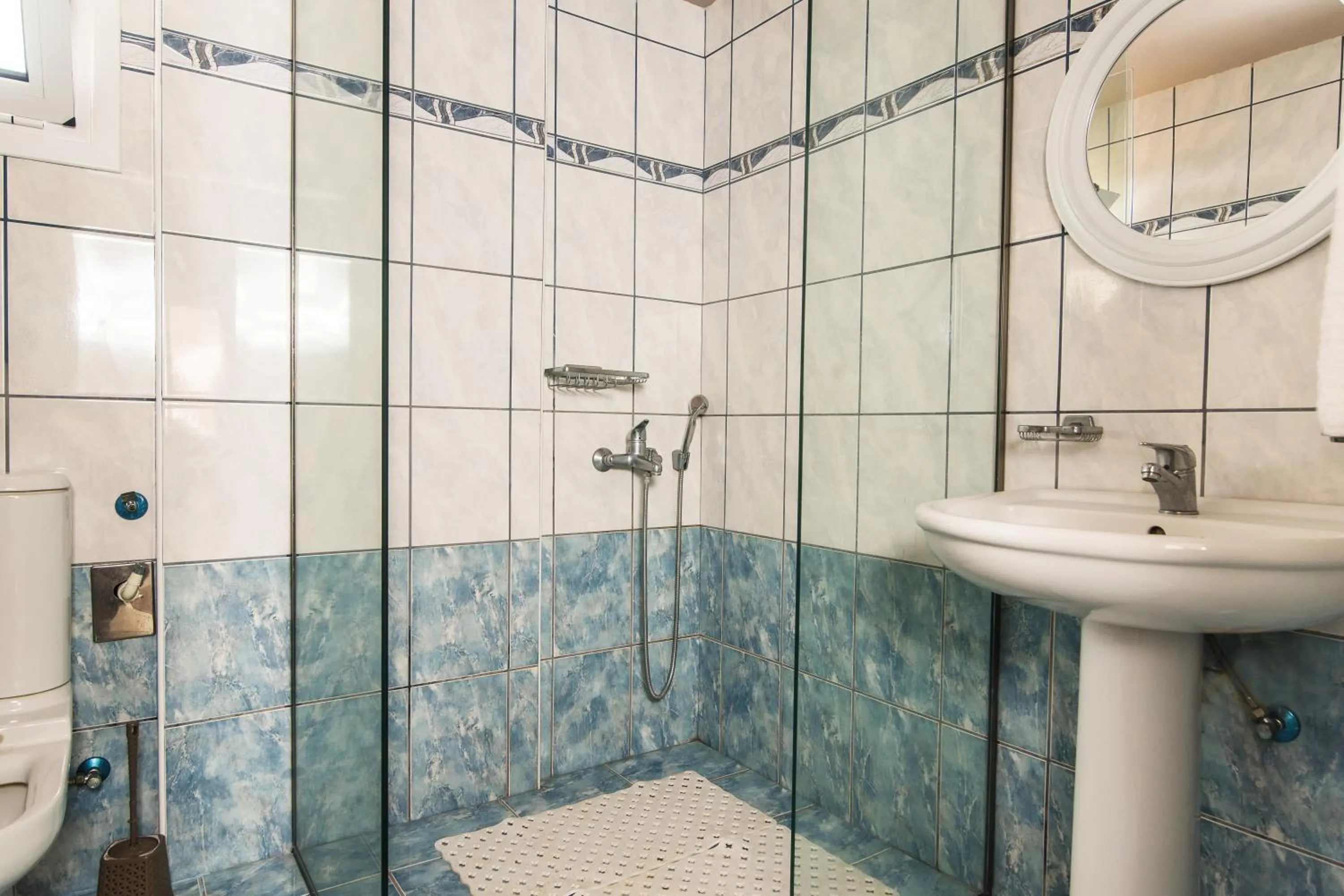 Bedroom in Yiannis Manos Hotel Resort