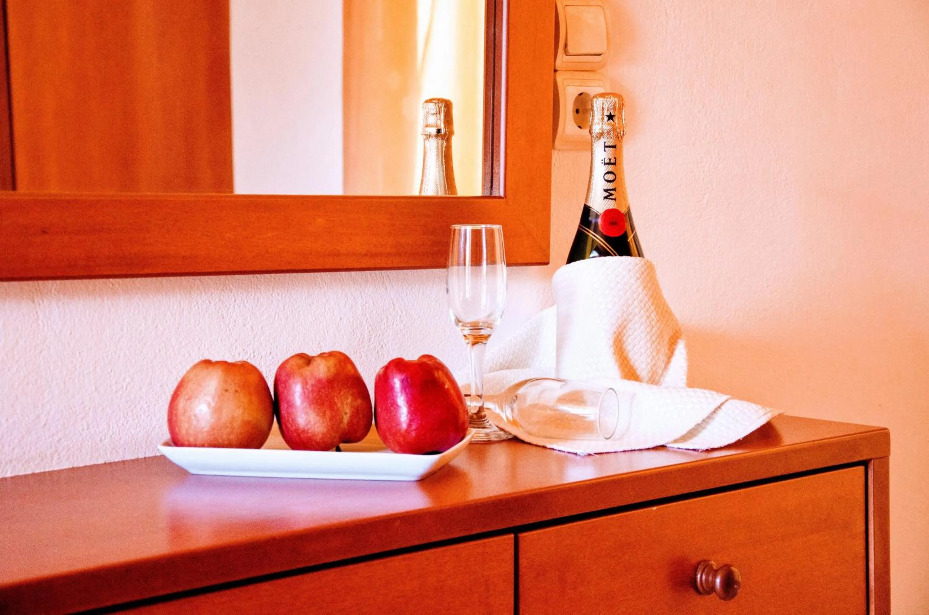 Bedroom in Yiannis Manos Hotel Resort