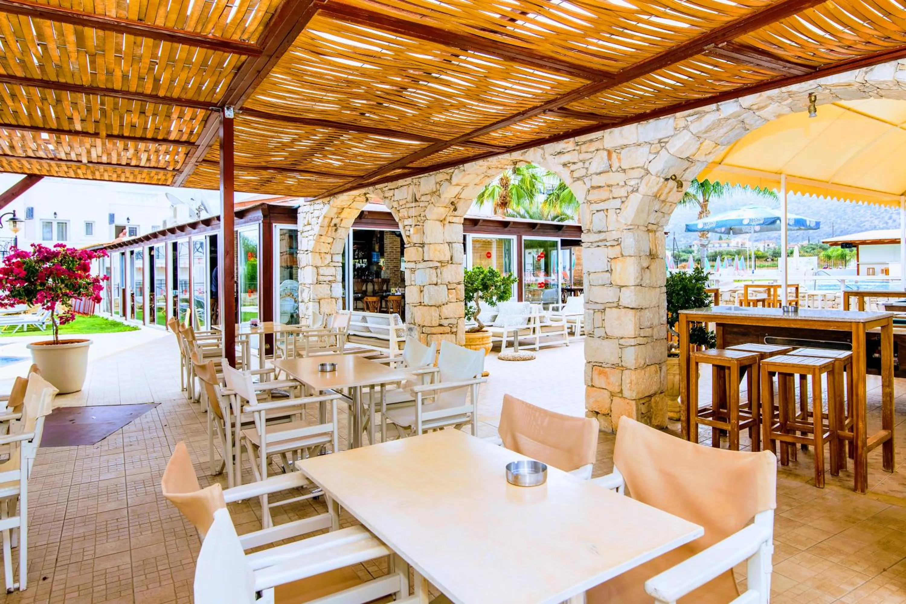 Restaurant/places to eat in Yiannis Manos Hotel Resort