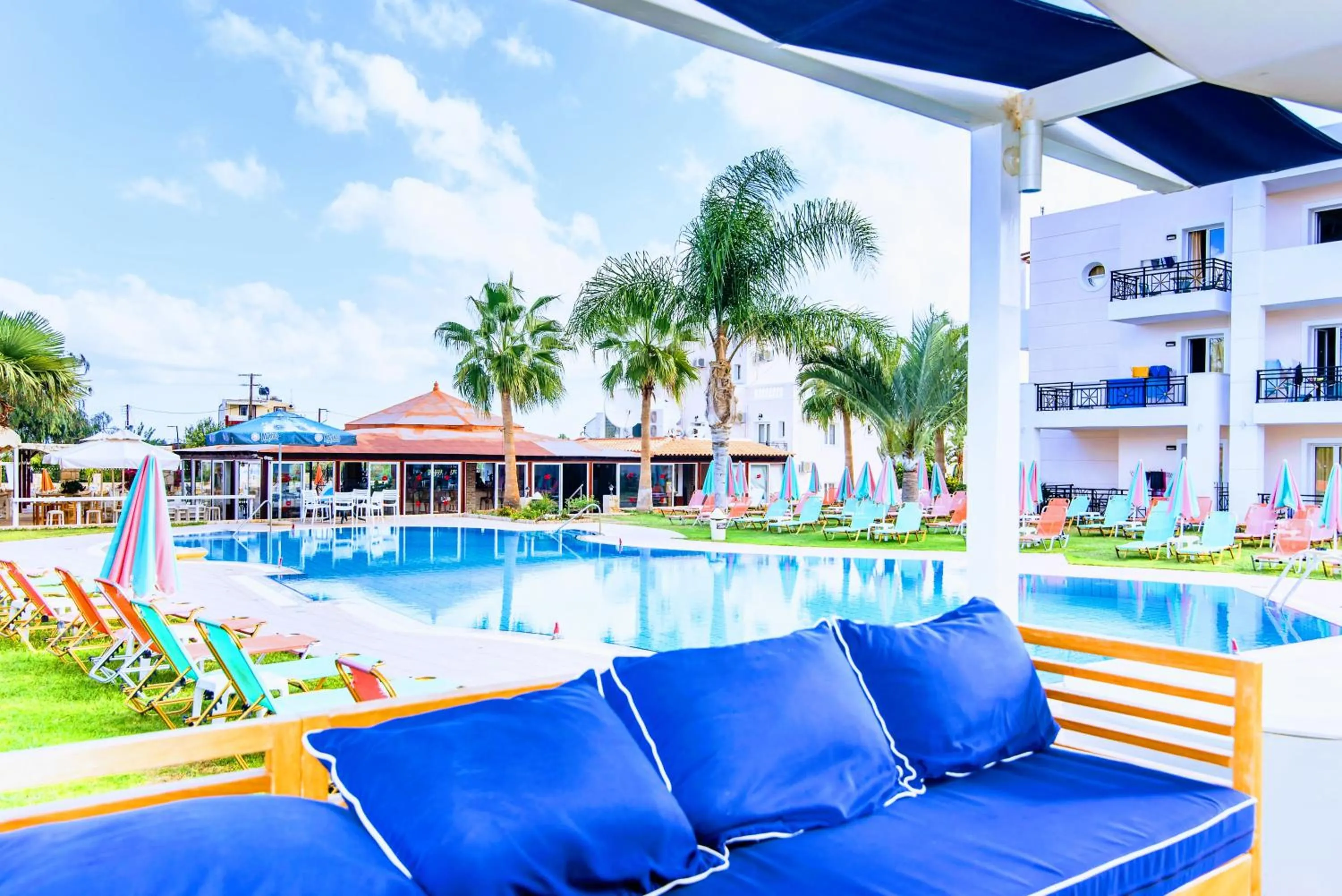 Swimming pool in Yiannis Manos Hotel Resort