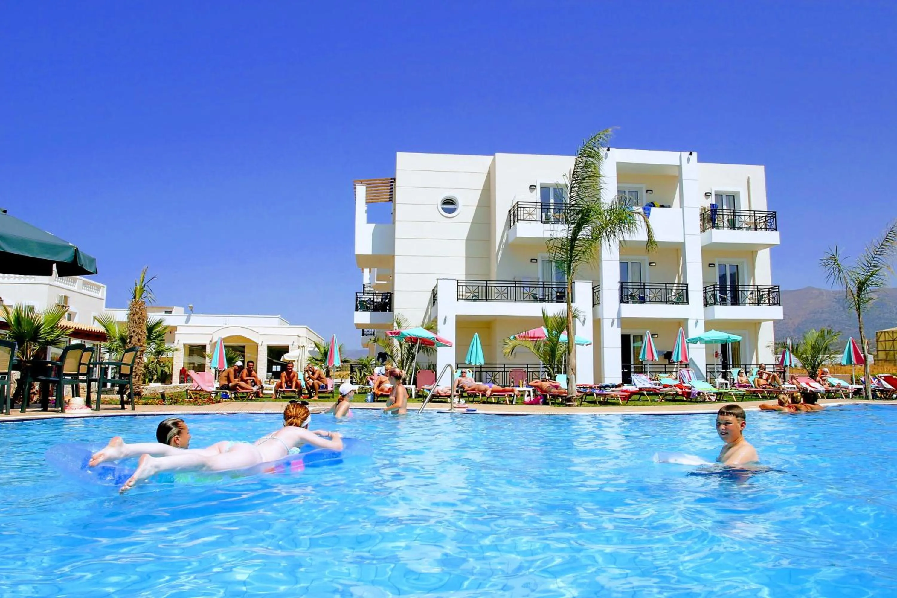 Swimming pool in Yiannis Manos Hotel Resort