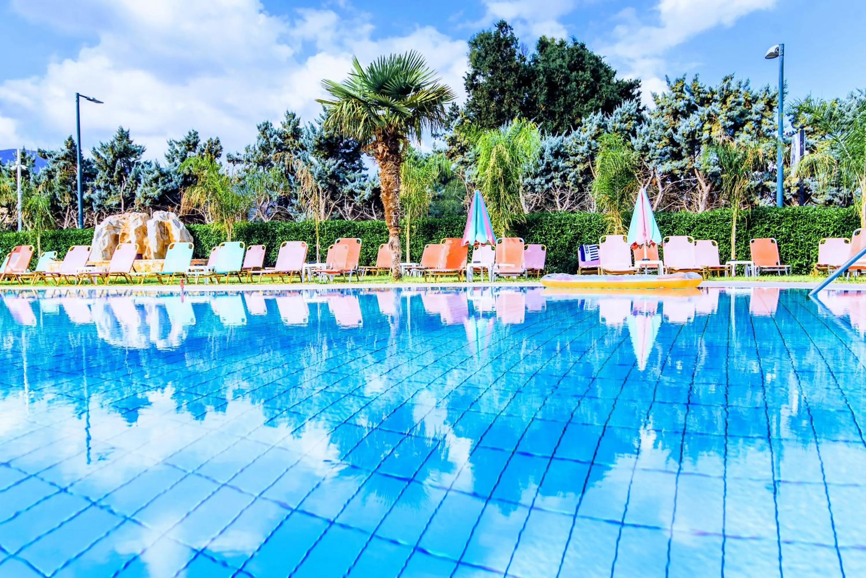 Swimming pool in Yiannis Manos Hotel Resort