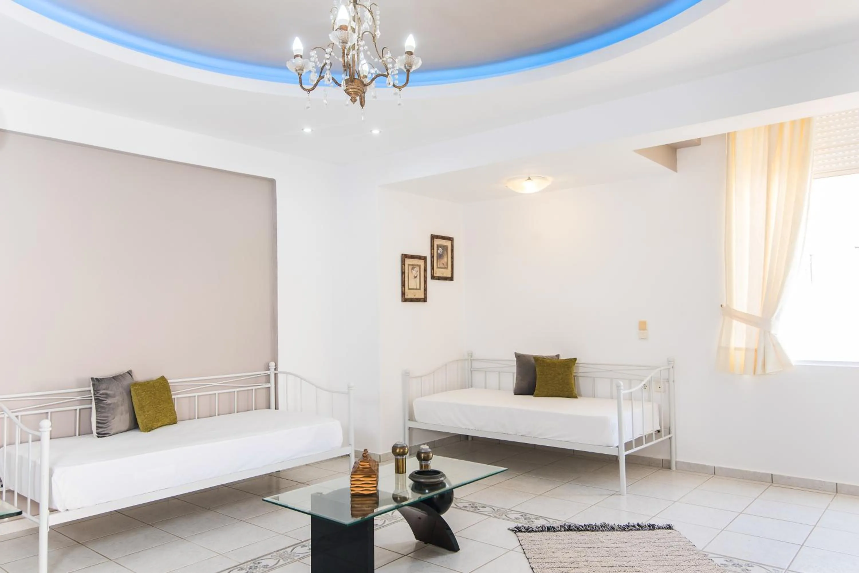 Living room, Bed in Yiannis Manos Hotel Resort