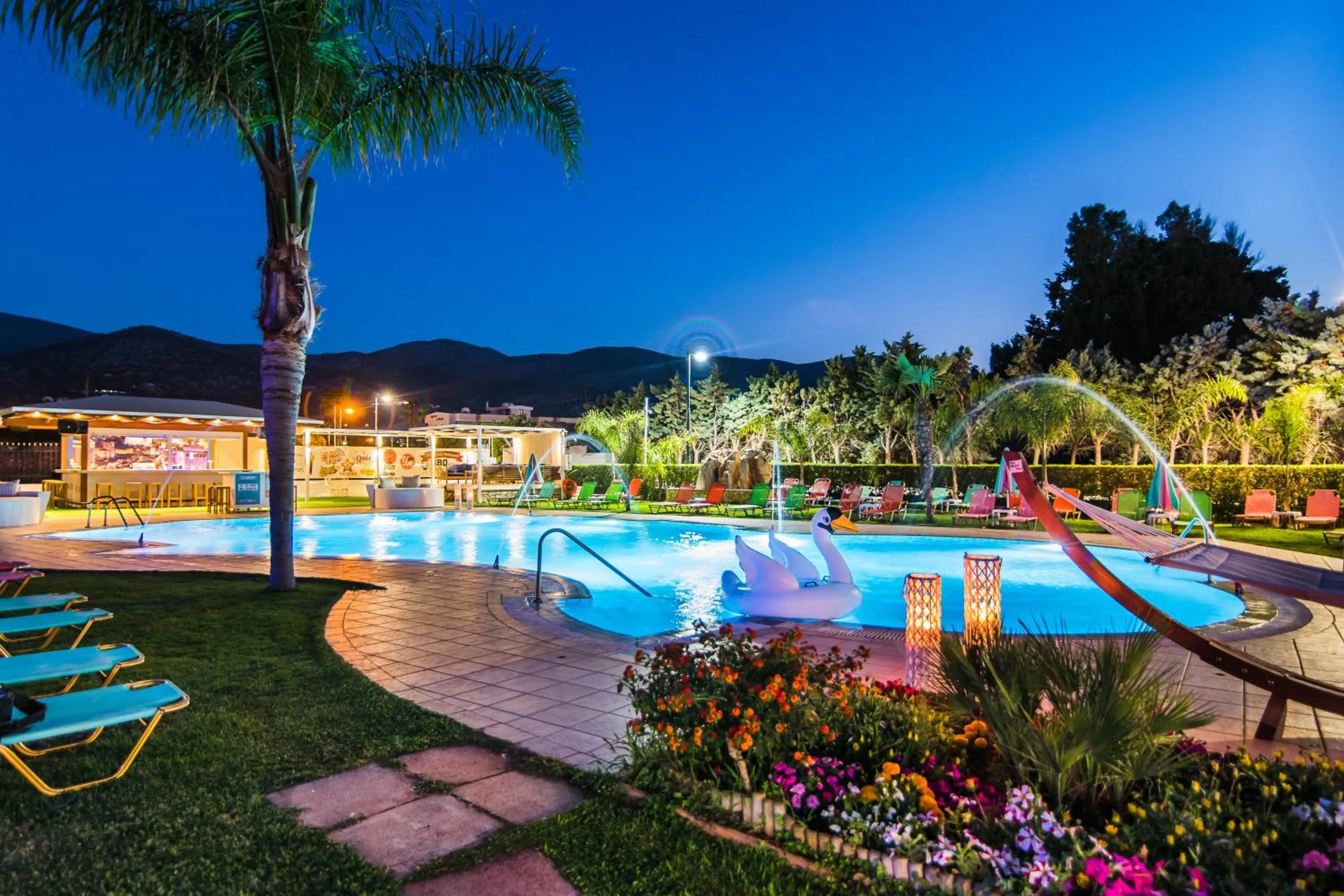 Swimming pool in Yiannis Manos Hotel Resort