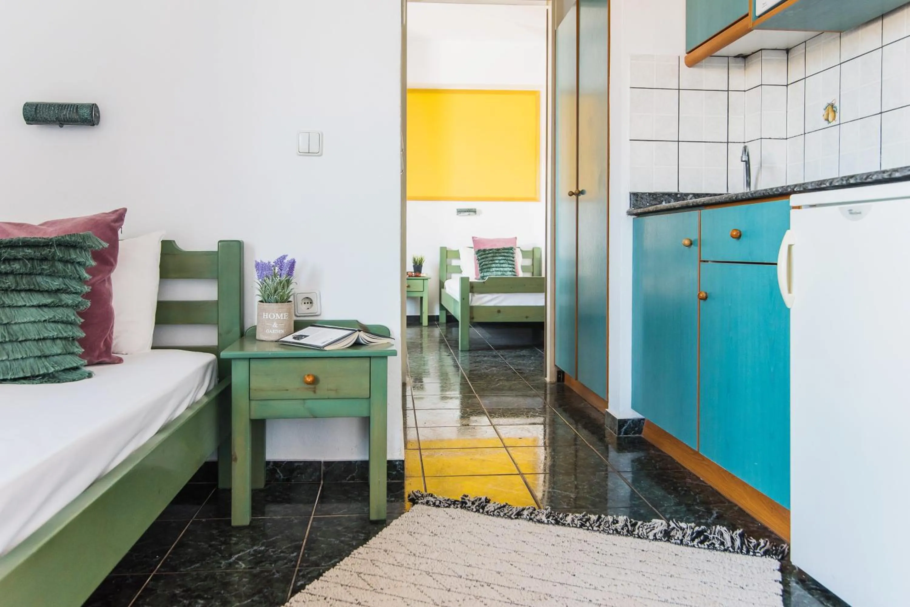 Kitchen or kitchenette, Bed in Yiannis Manos Hotel Resort