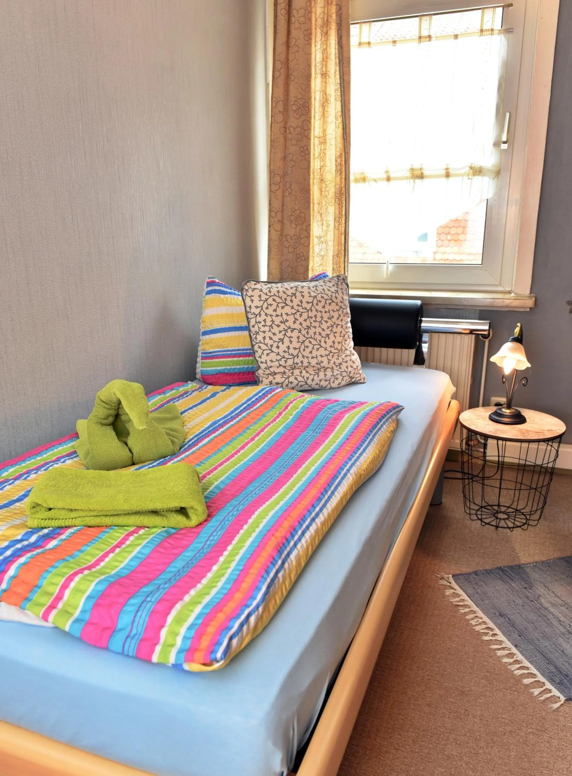 Photo of the whole room, Bed in Hotel-Pension Teutonia