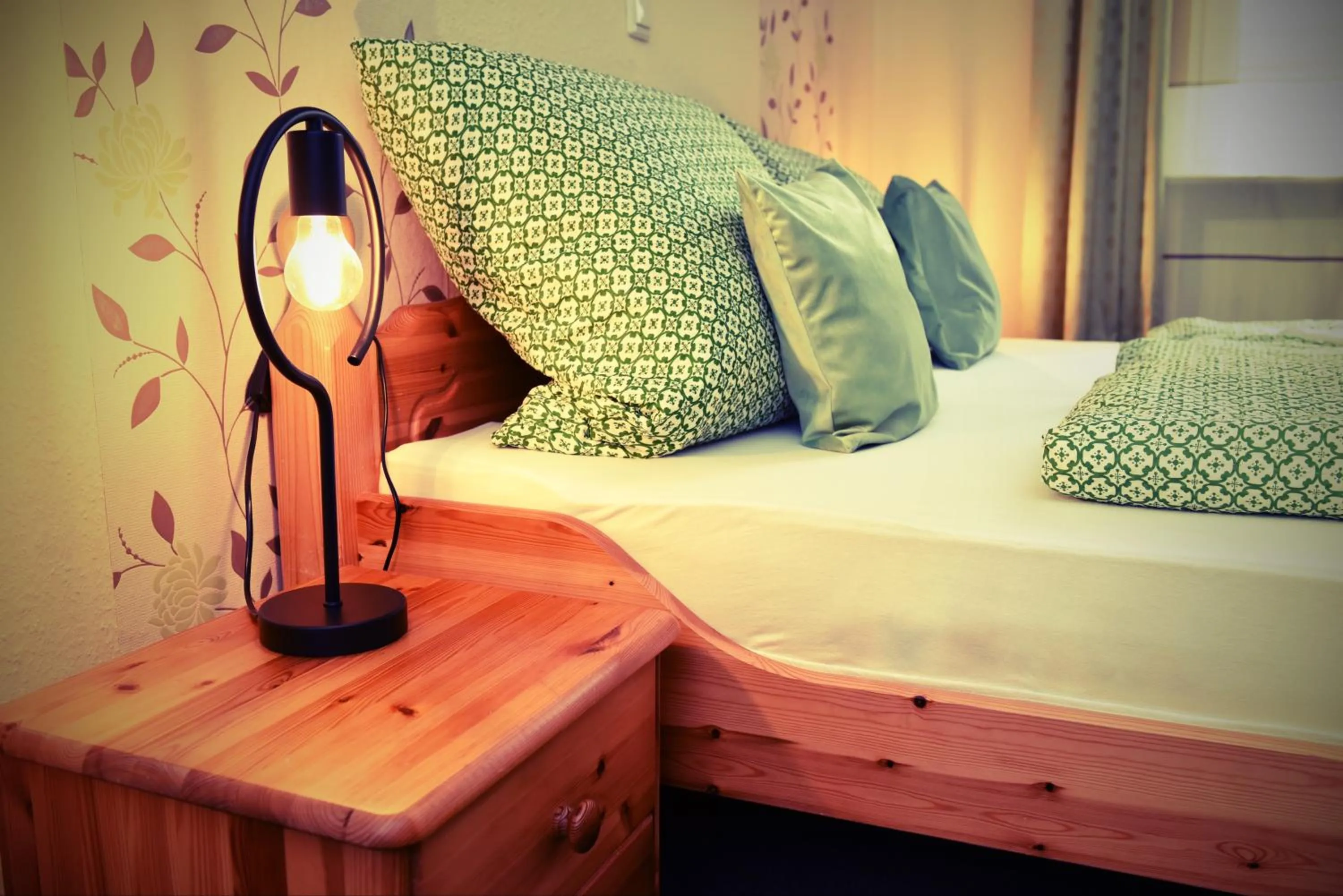 Photo of the whole room, Bed in Hotel-Pension Teutonia