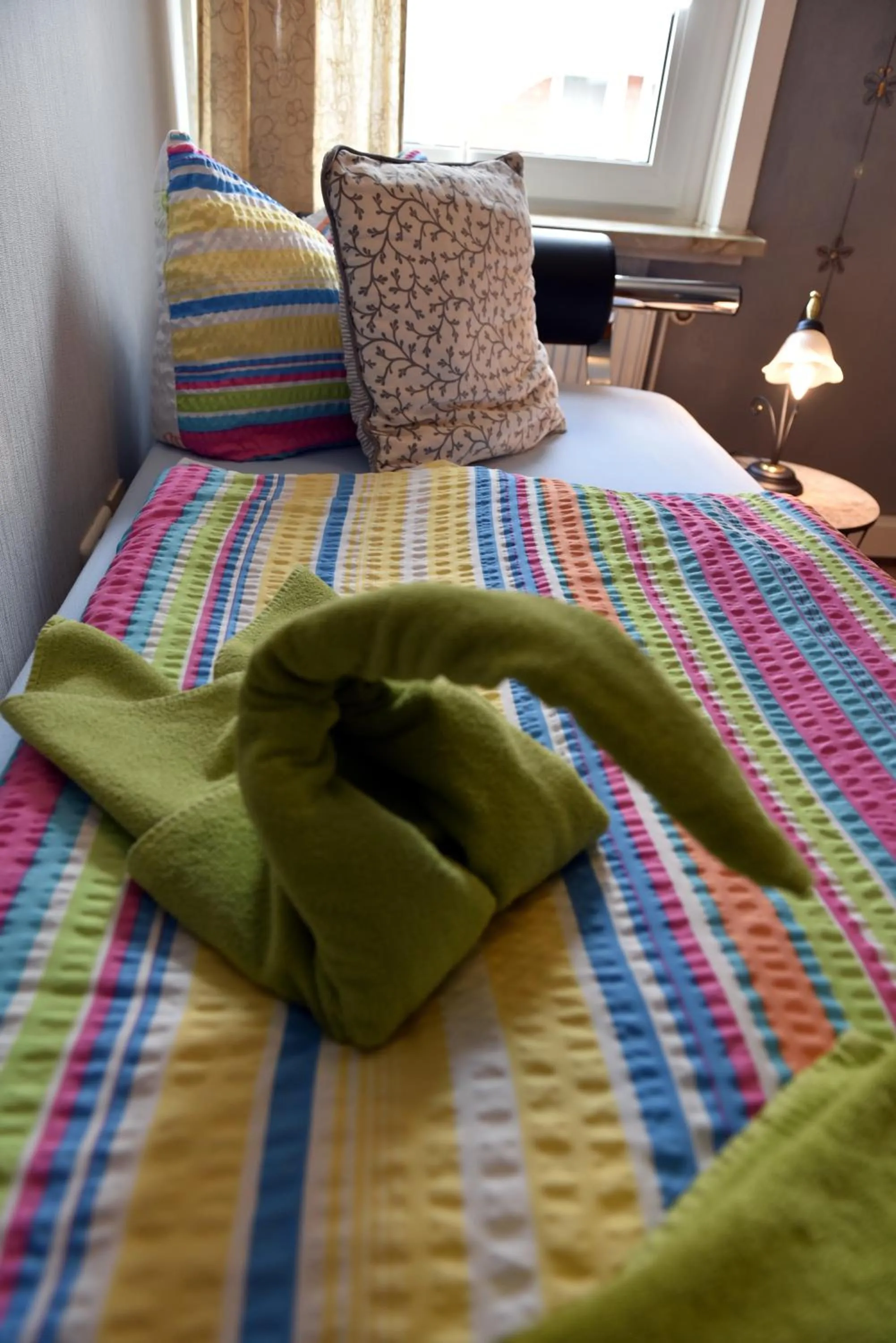 Photo of the whole room, Bed in Hotel-Pension Teutonia