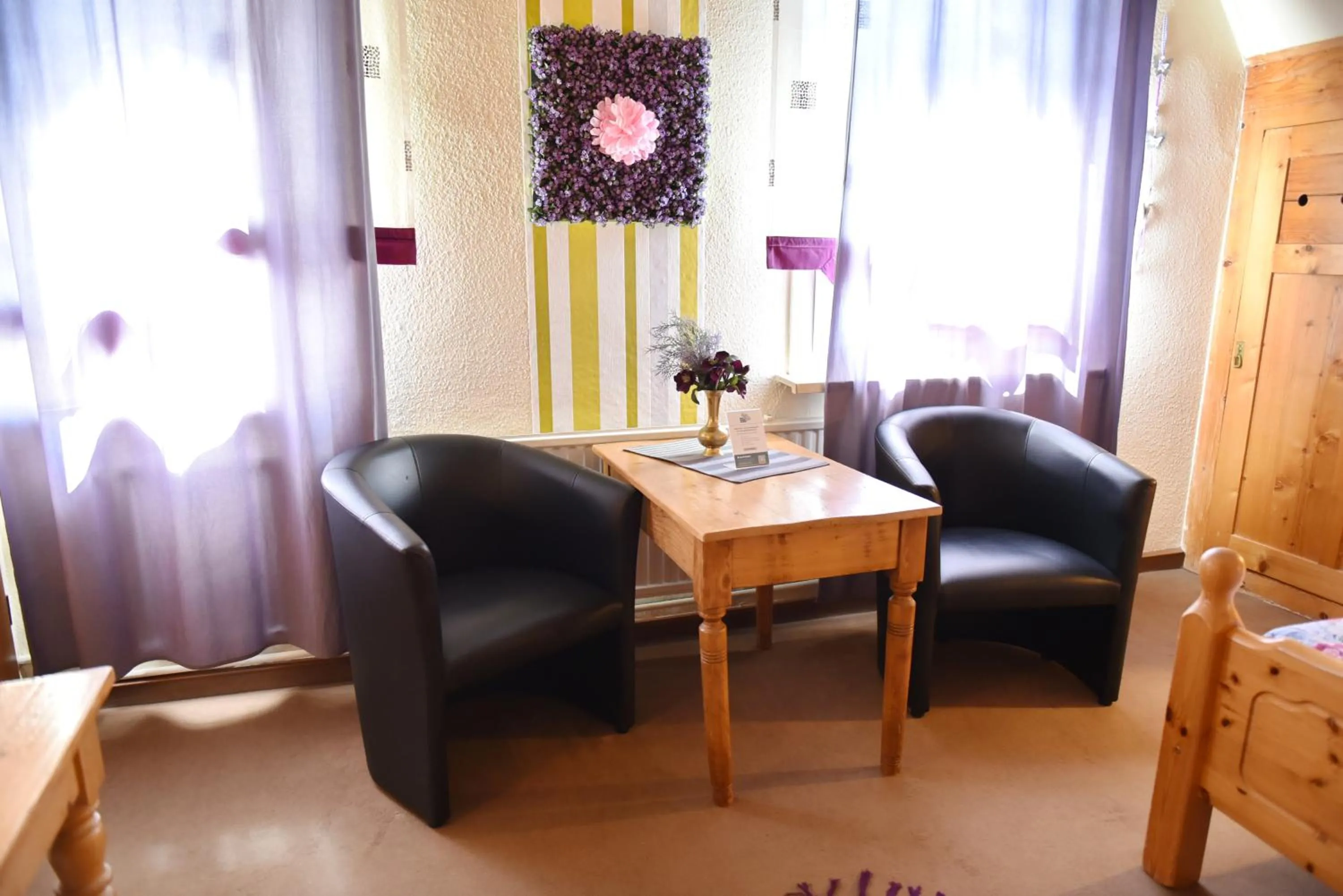 Photo of the whole room in Hotel-Pension Teutonia