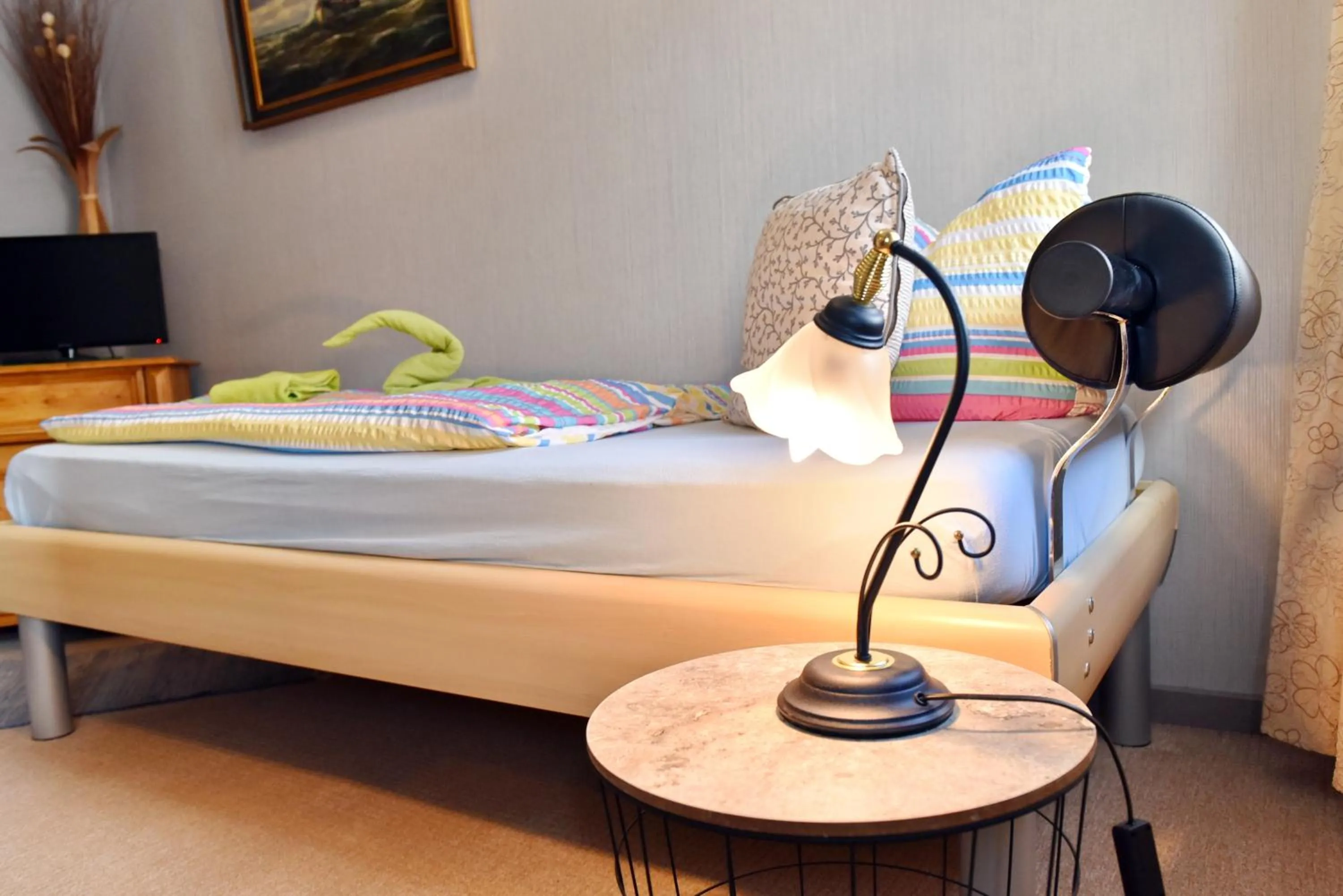 Photo of the whole room, Bed in Hotel-Pension Teutonia