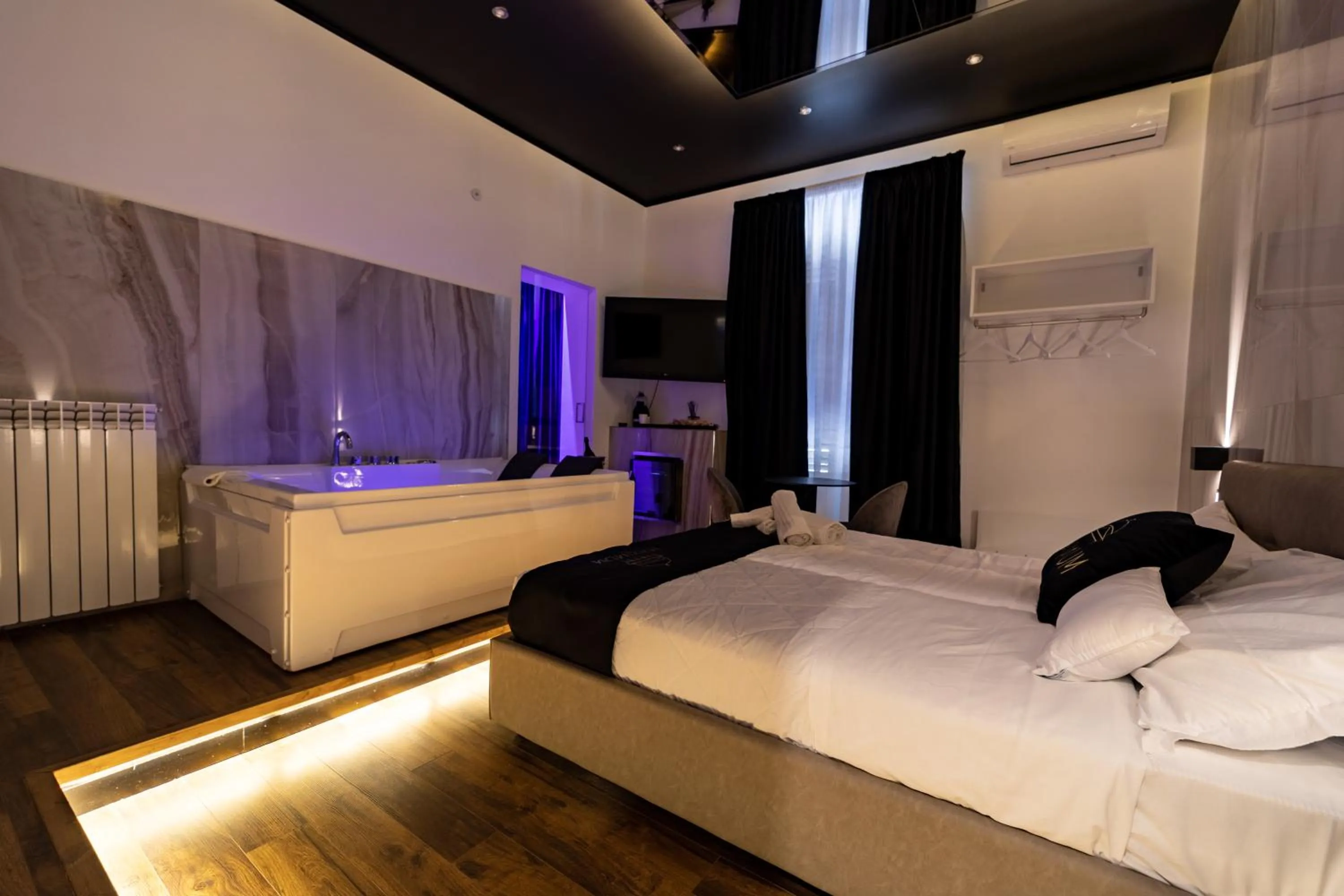 Bed in Maximum Suite & Spa