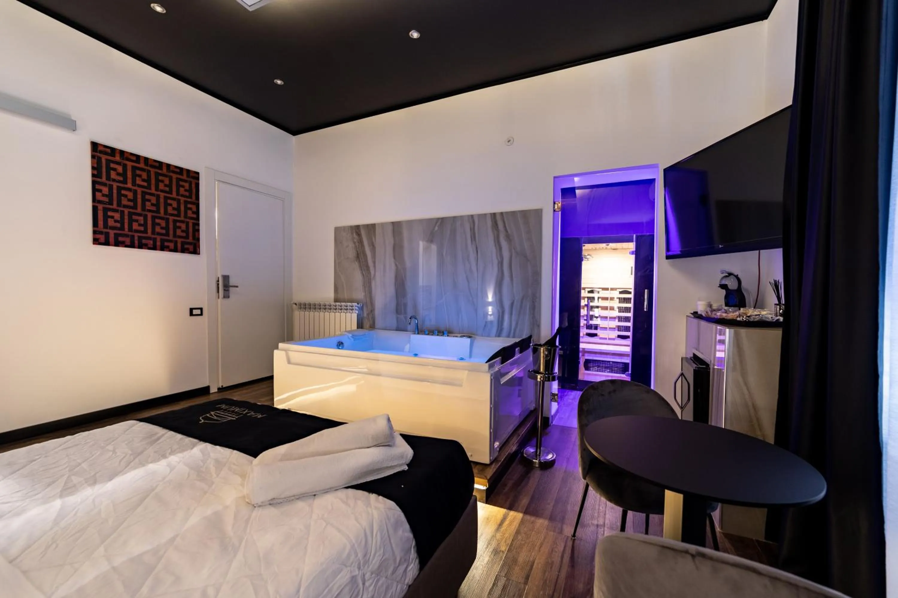 Bed in Maximum Suite & Spa