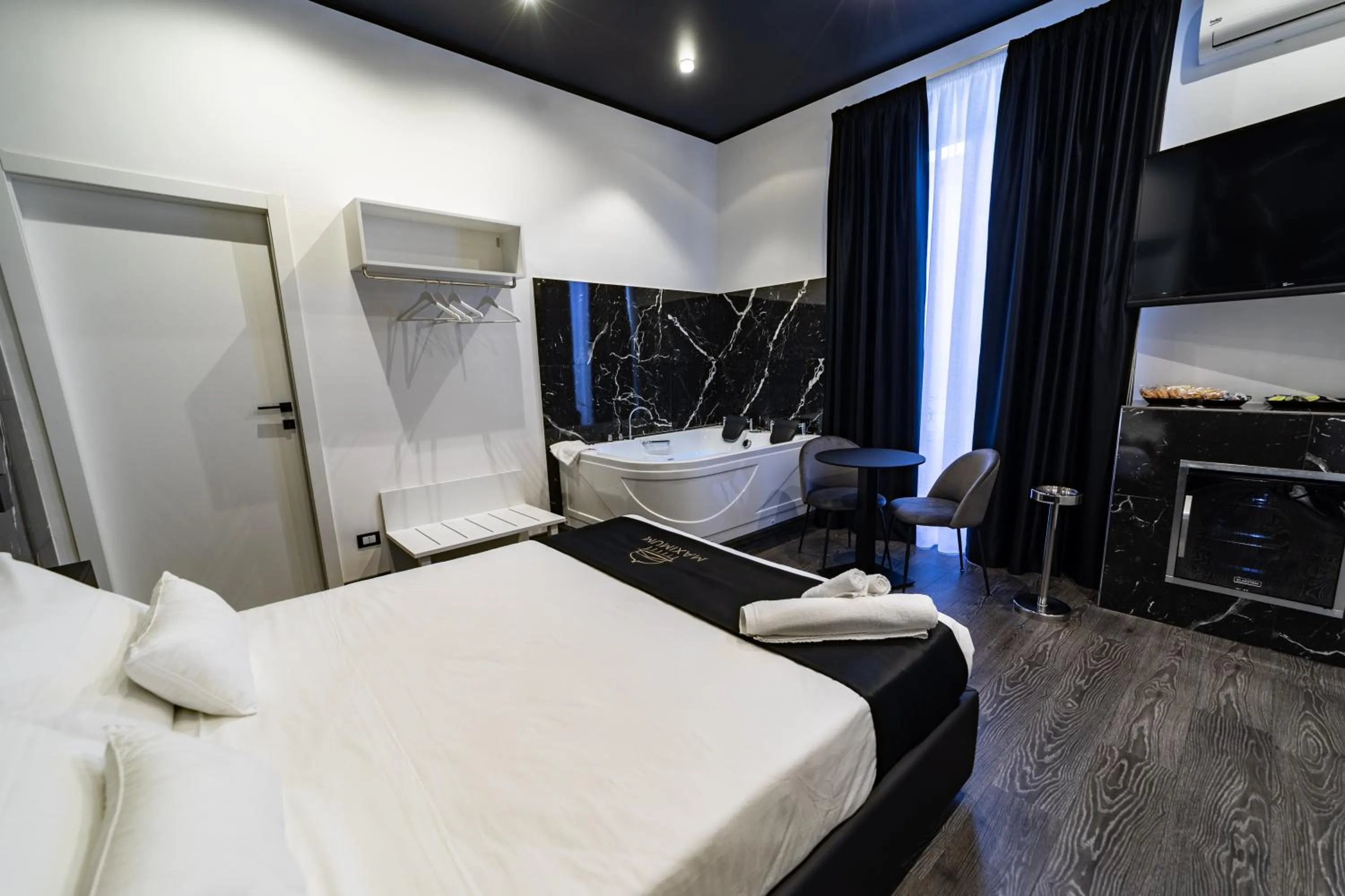 Bed in Maximum Suite & Spa