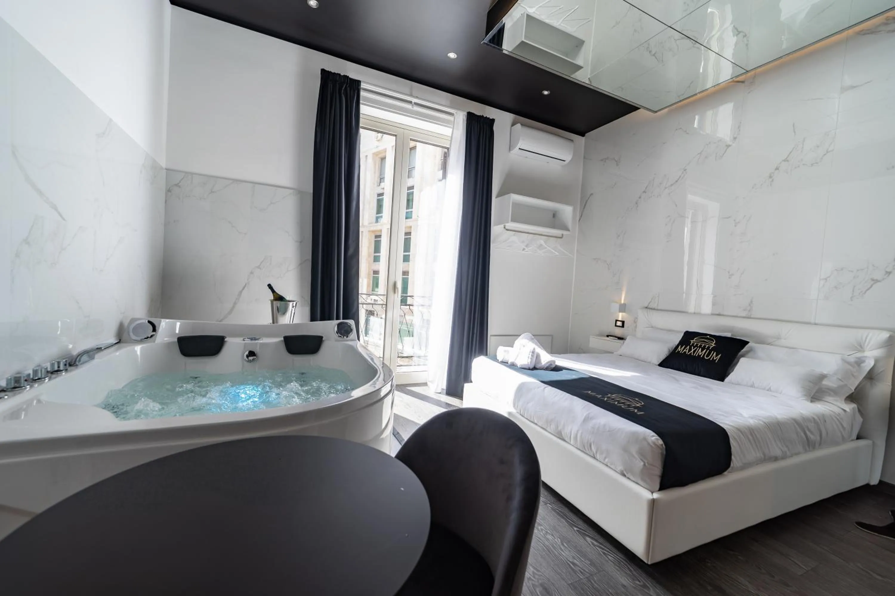 Bed in Maximum Suite & Spa