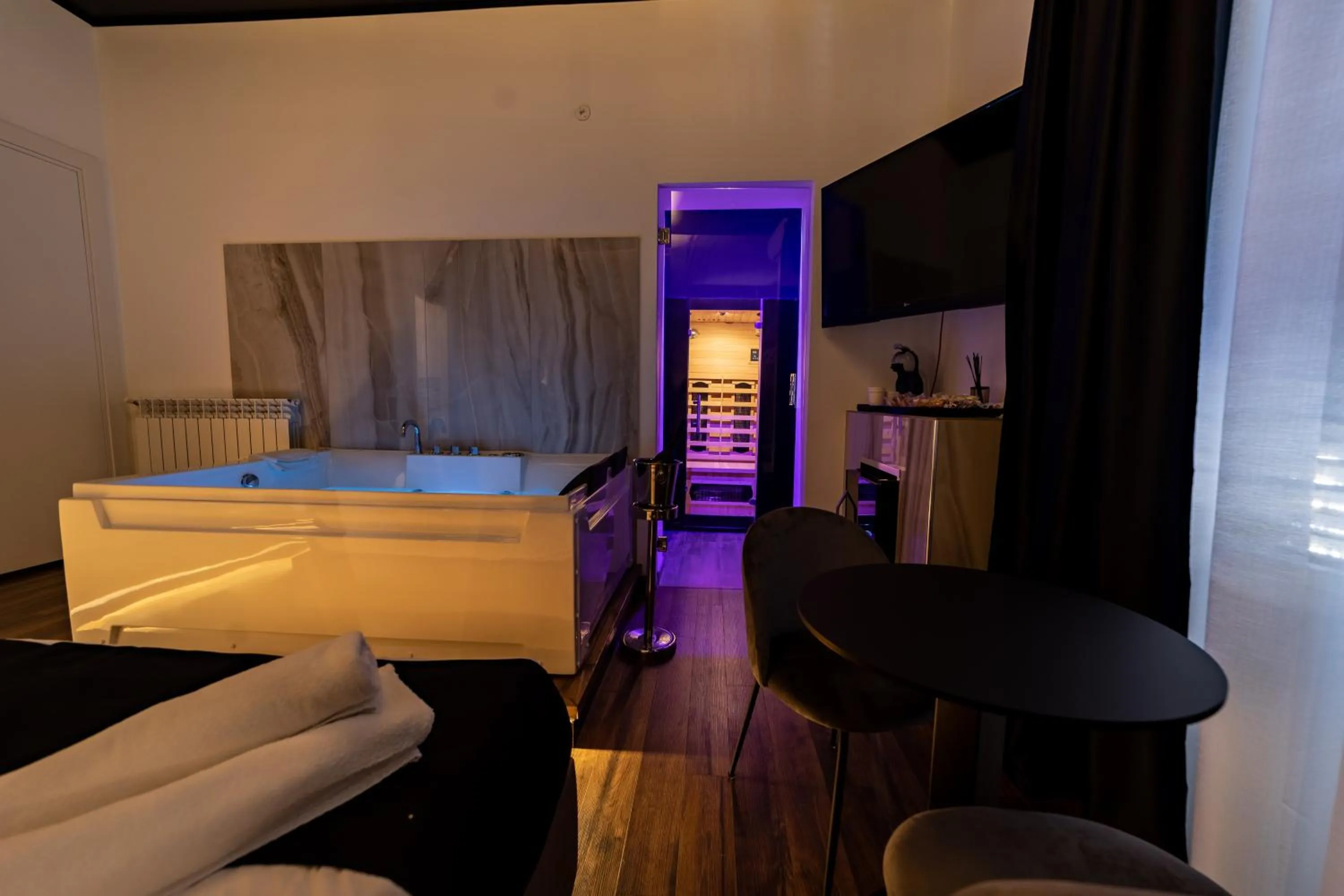 Bed in Maximum Suite & Spa