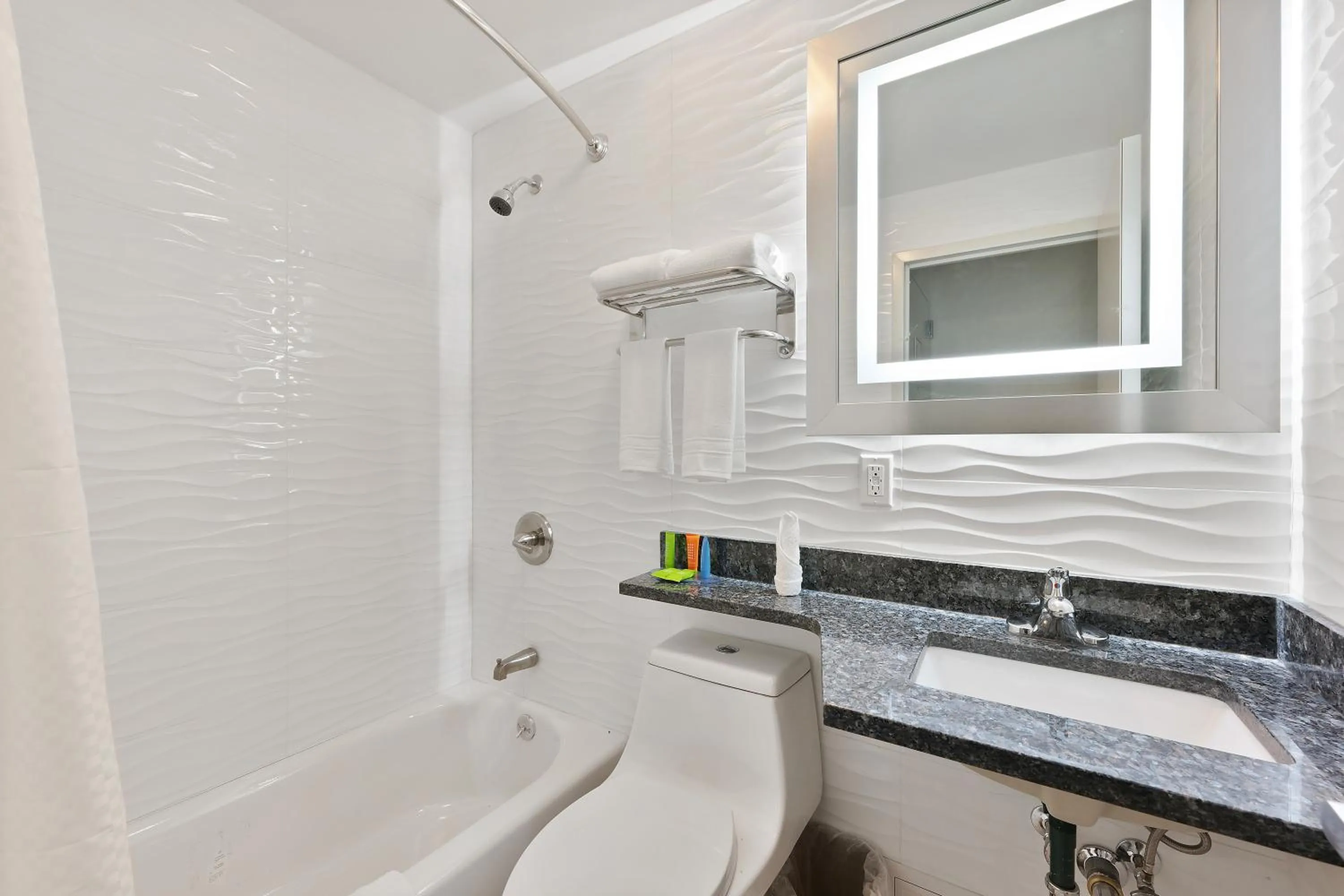 Bathroom in Casa Blanca Hotel Brooklyn Downtown