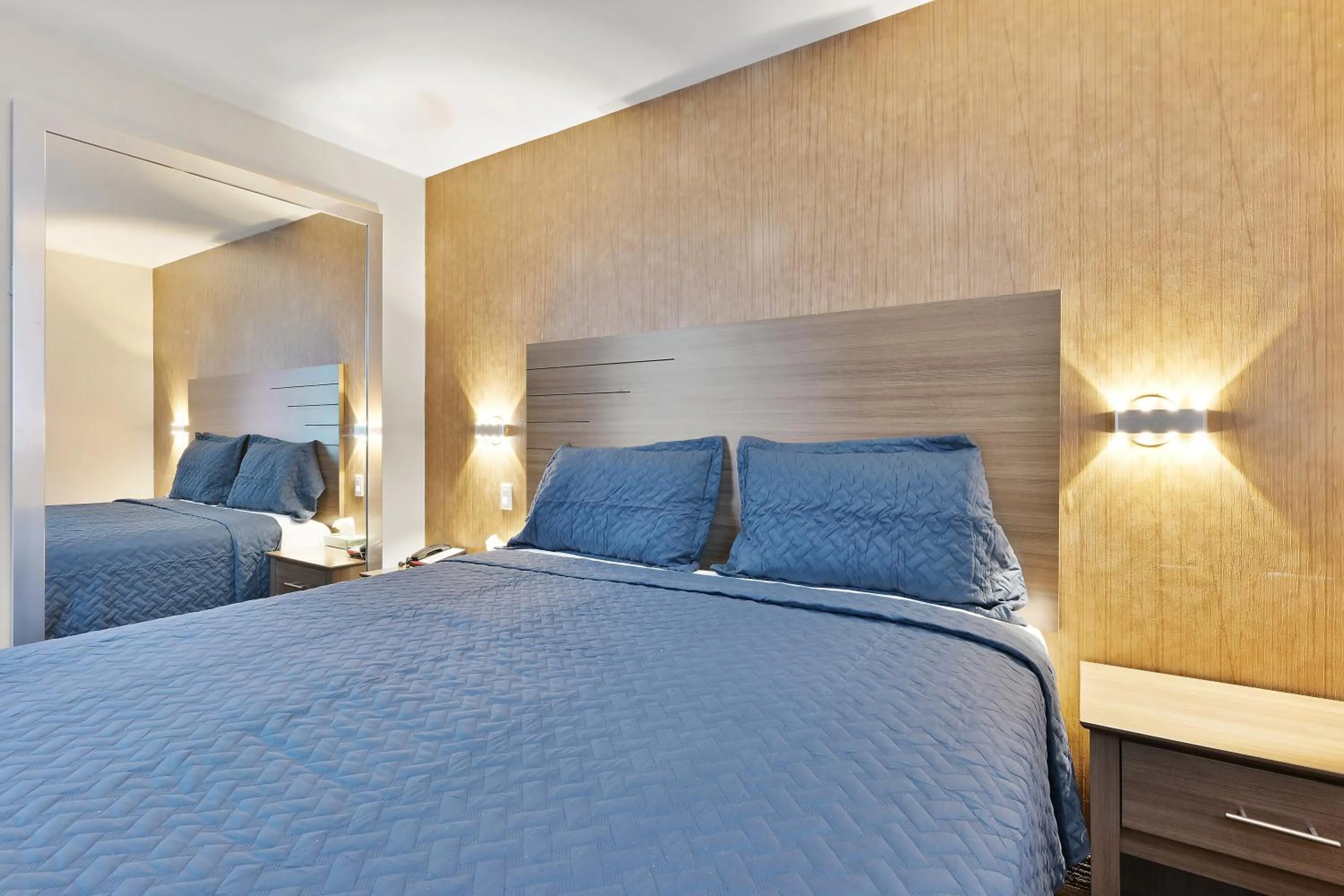 Photo of the whole room, Bed in Casa Blanca Hotel Brooklyn Downtown