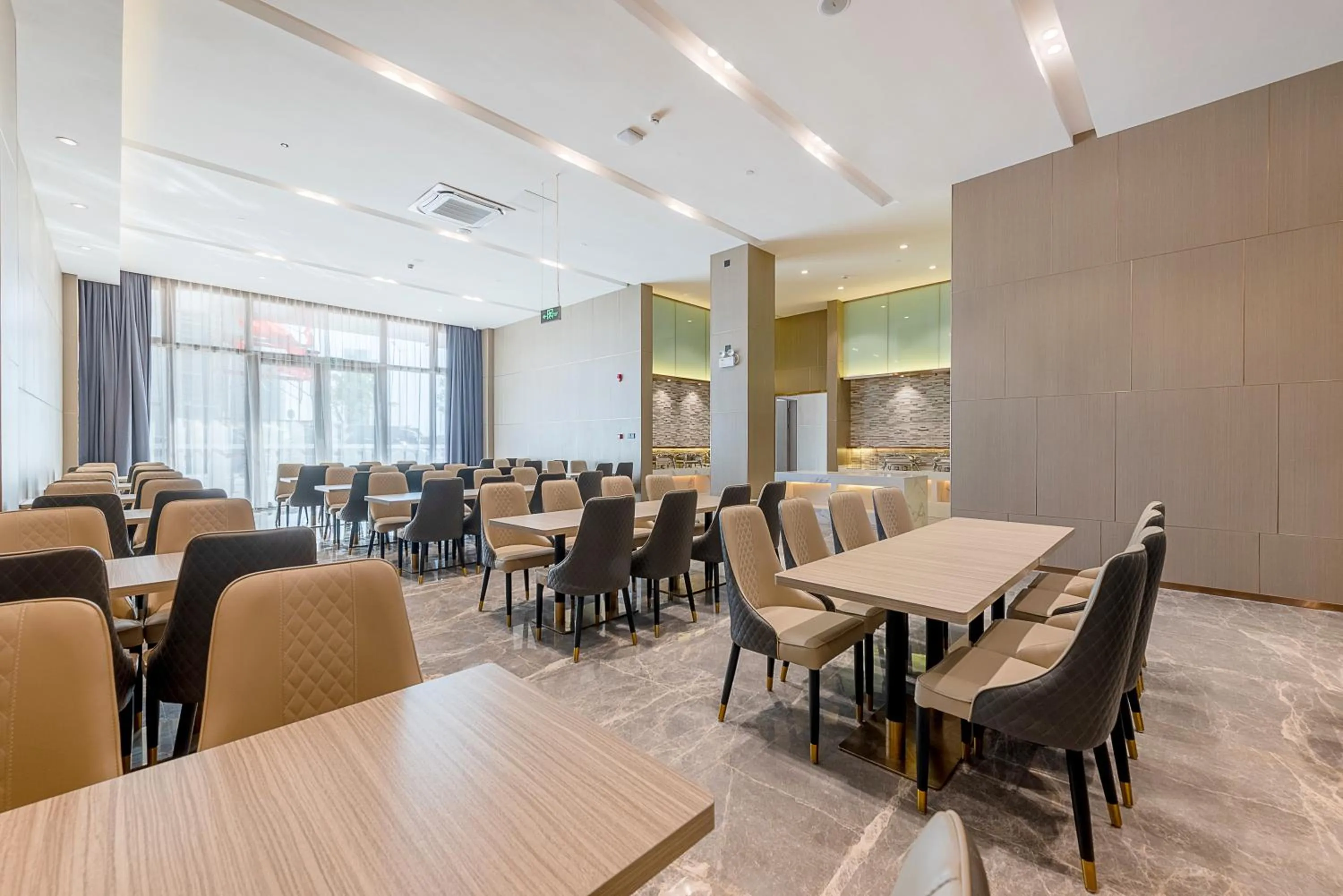 Restaurant/places to eat in Lavande Hotel Shenzhen Baoan International Convention and Exhibition Center