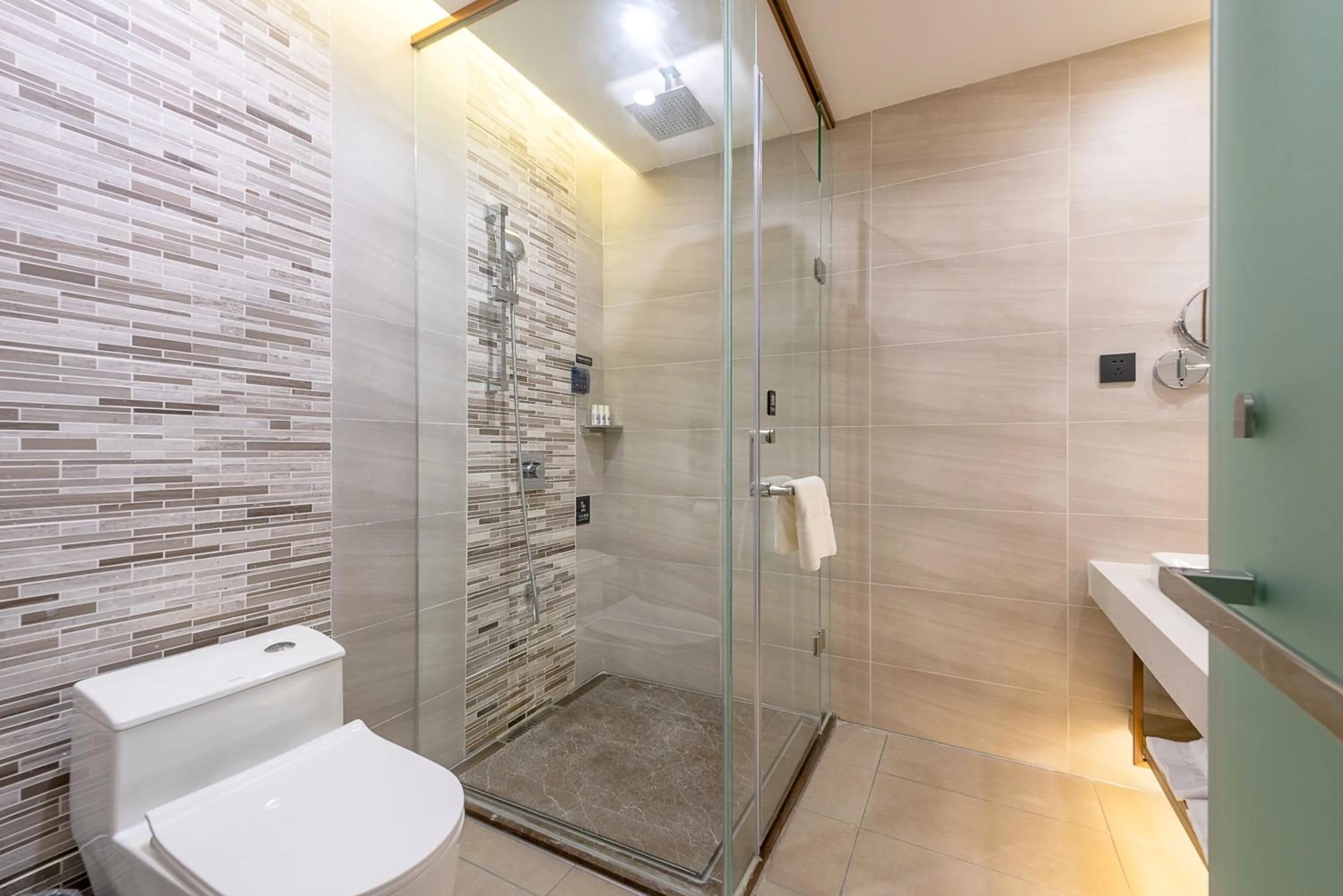 Bathroom in Lavande Hotel Shenzhen Baoan International Convention and Exhibition Center