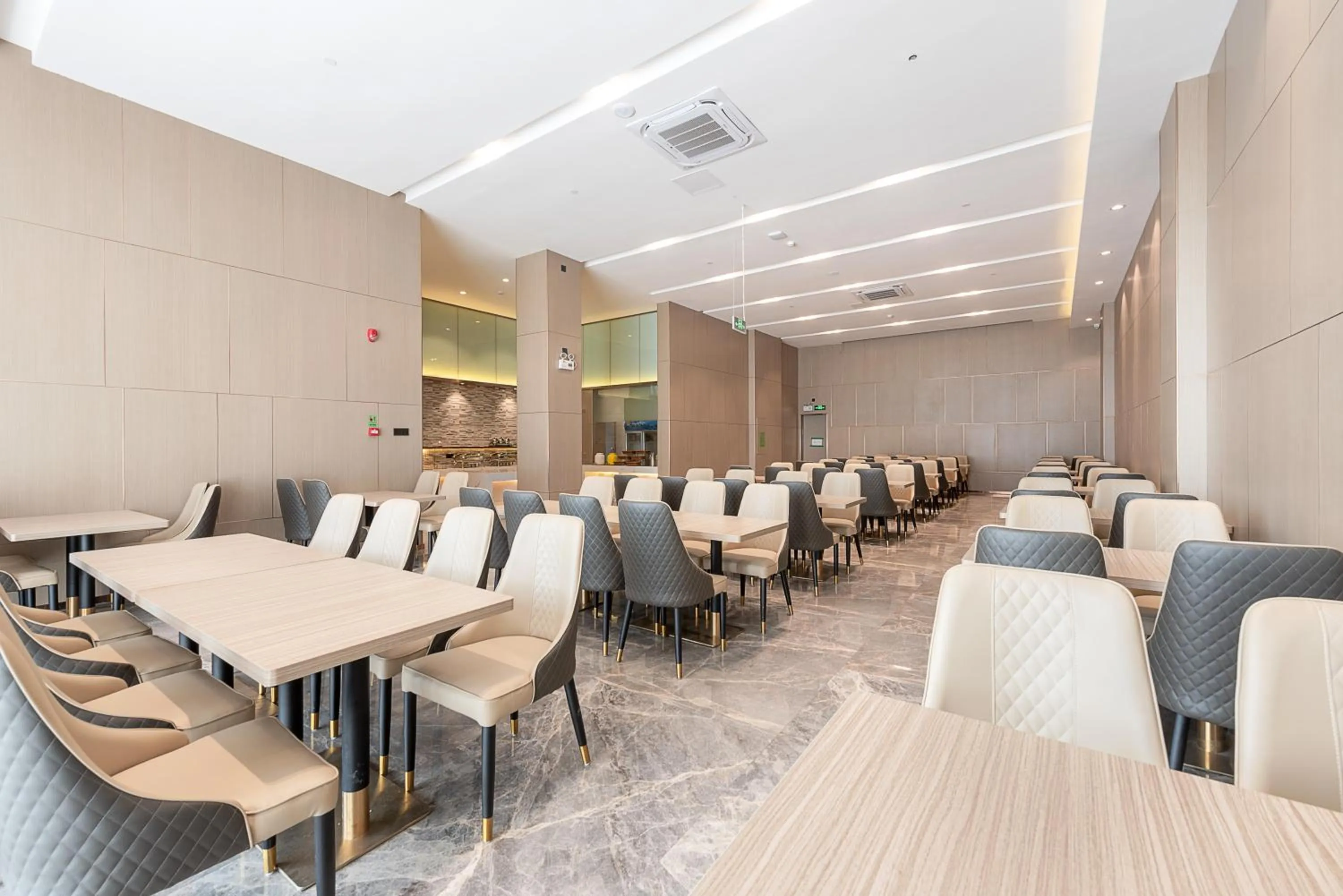 Restaurant/places to eat in Lavande Hotel Shenzhen Baoan International Convention and Exhibition Center