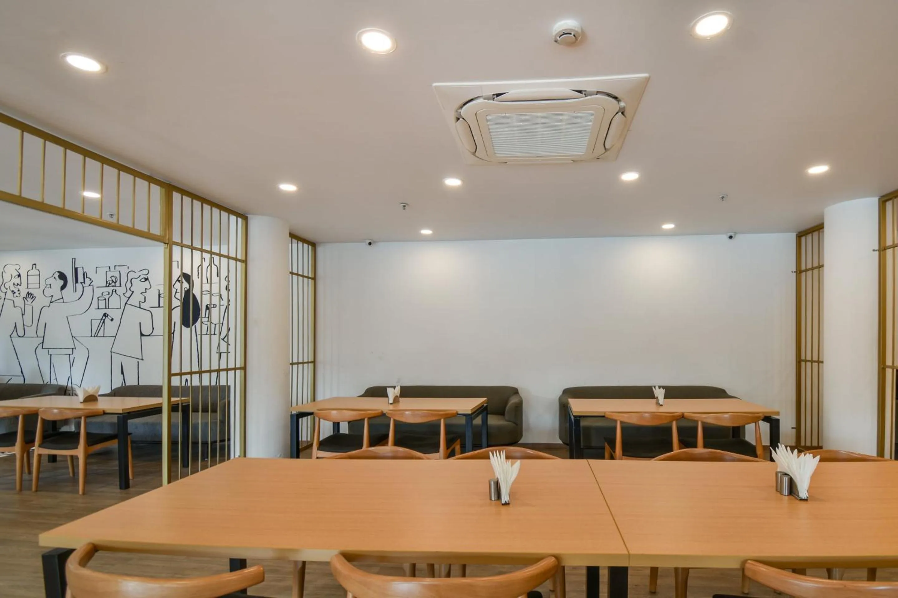 Restaurant/places to eat in Hotel O KG Estate