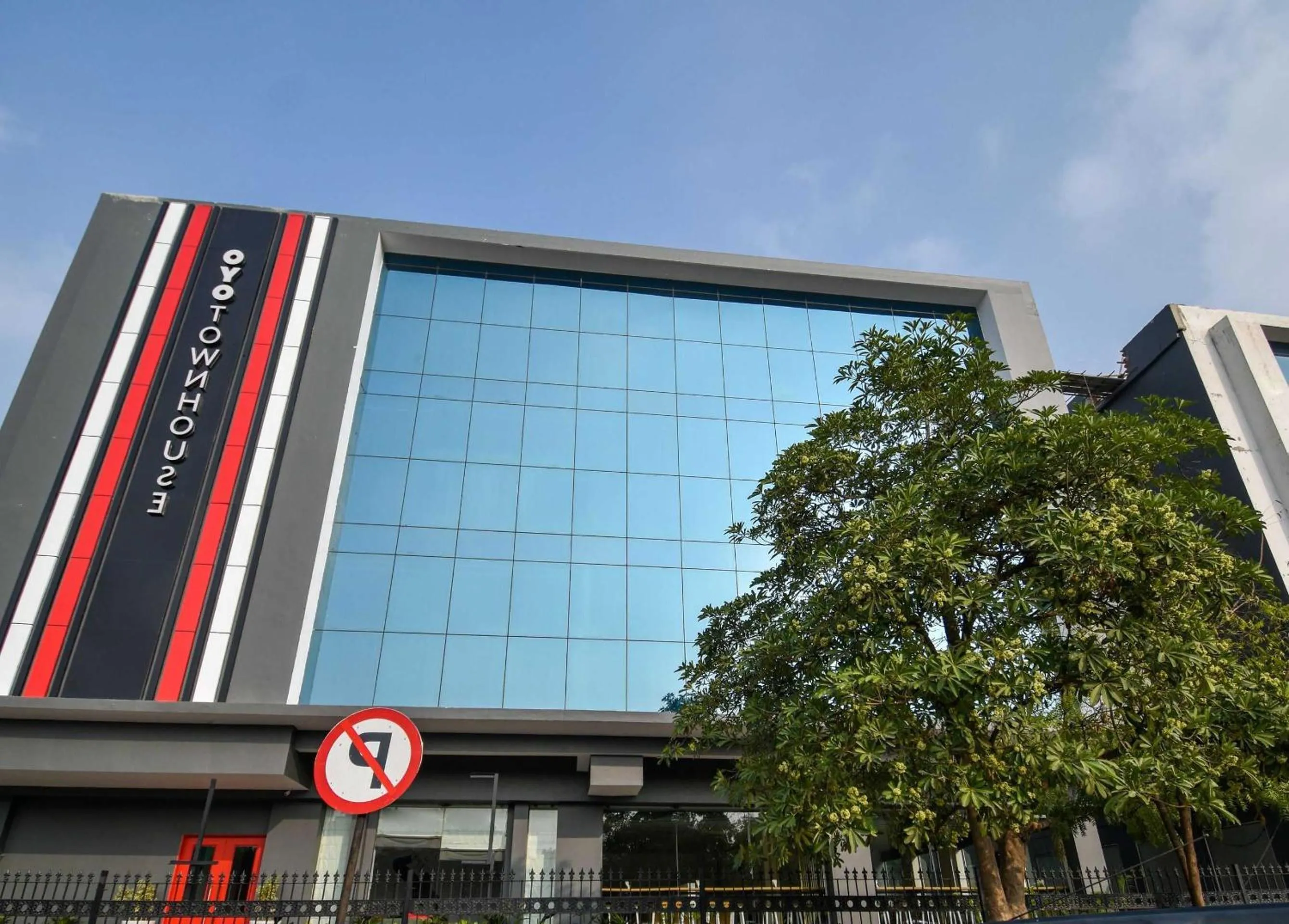 Facade/entrance in Hotel O KG Estate