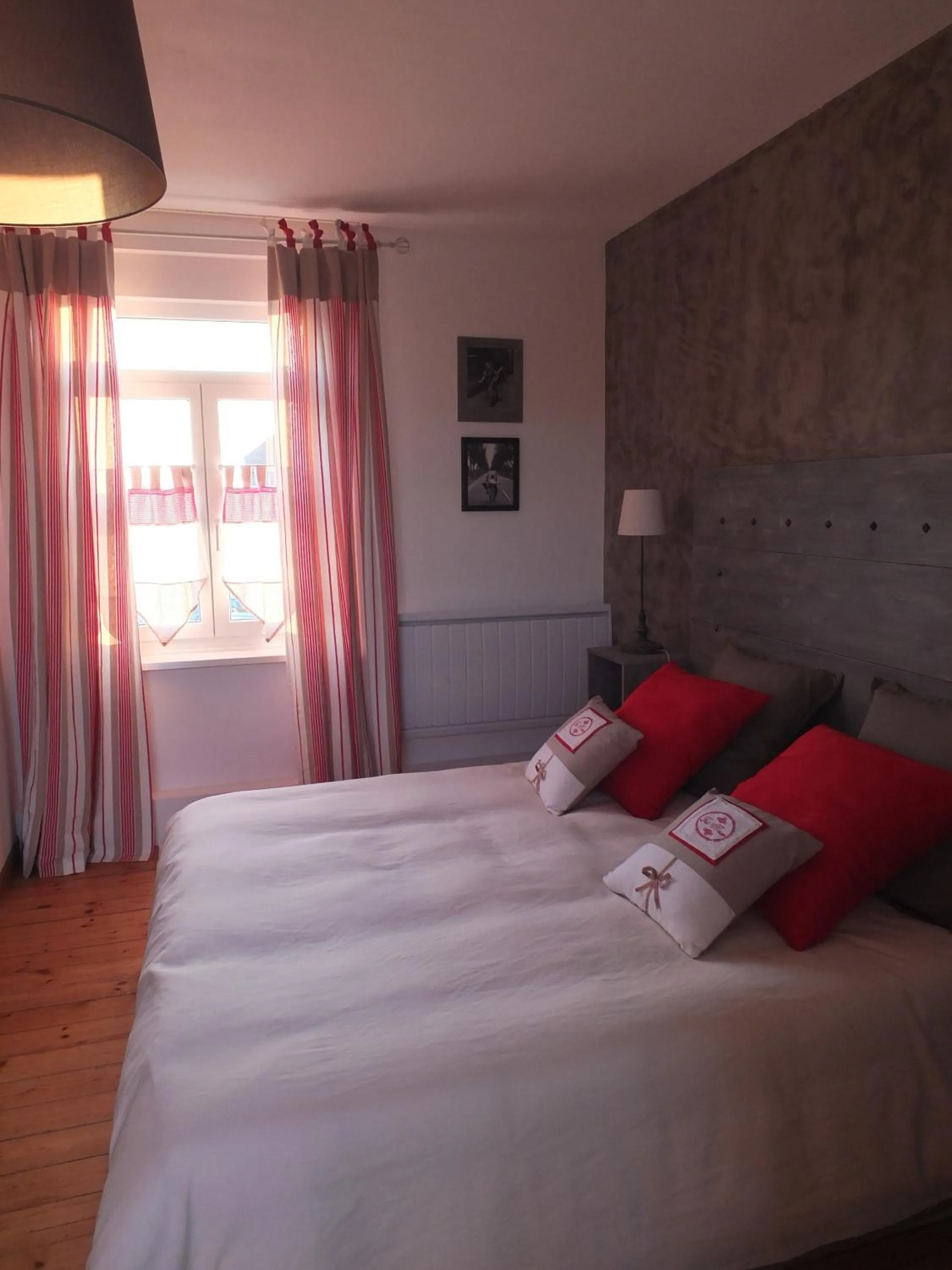 Property building, Bed in La Ceriseraie