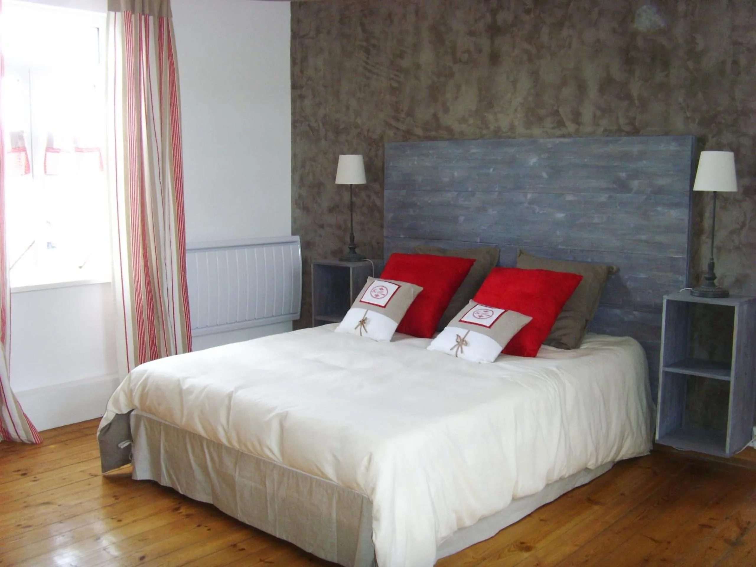 Property building, Bed in La Ceriseraie