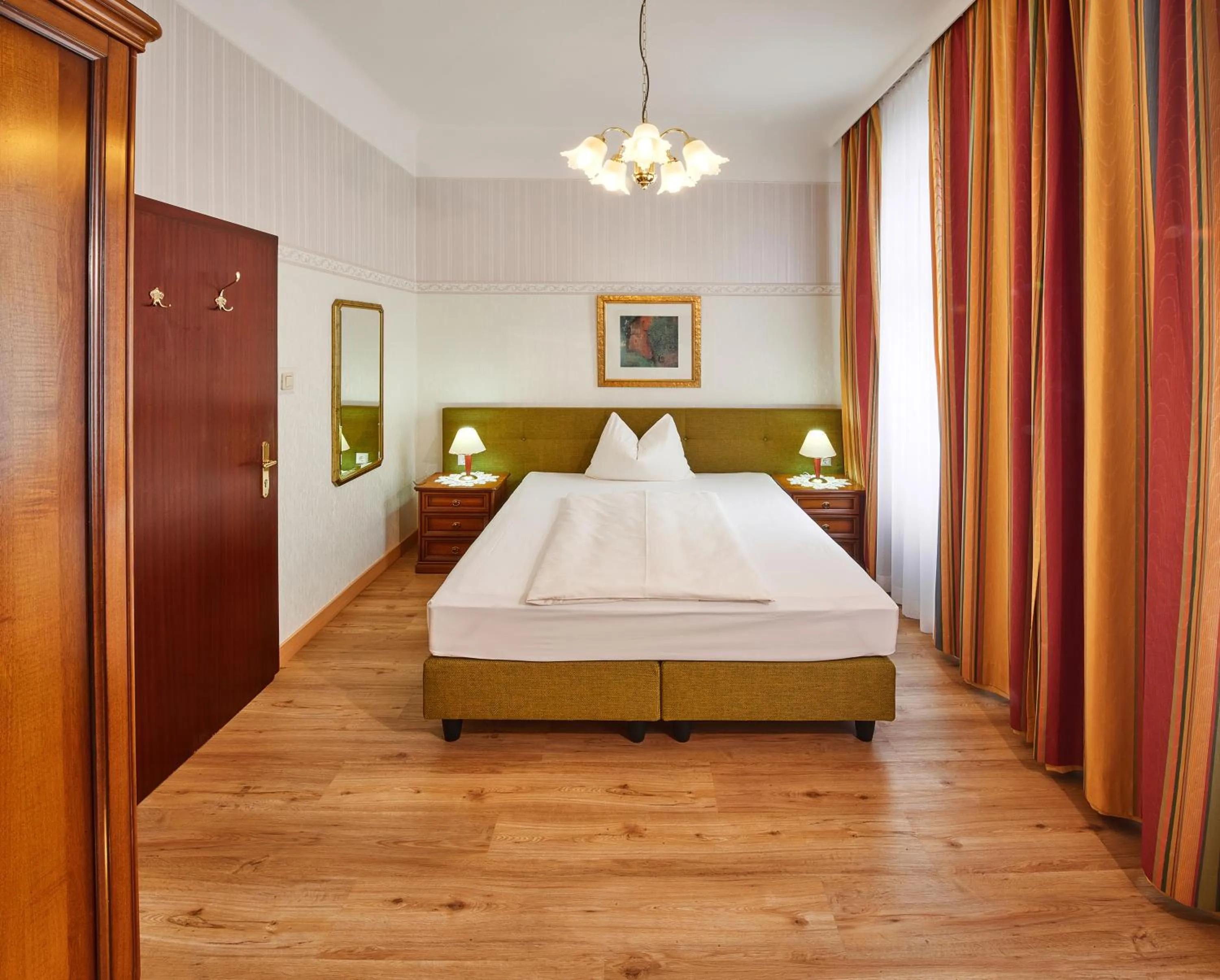 Photo of the whole room, Bed in Hotel Austria - Wien