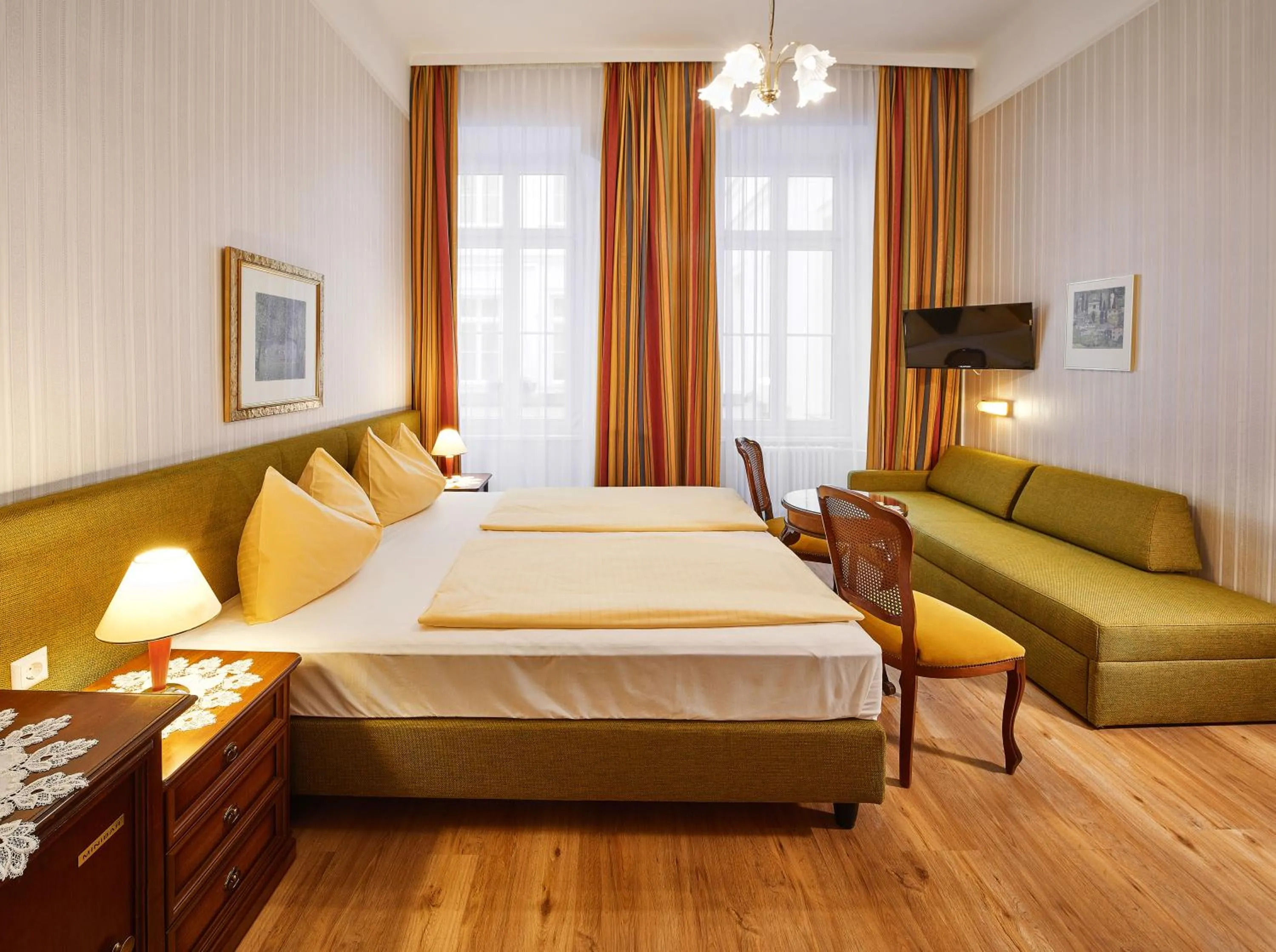 Photo of the whole room, Bed in Hotel Austria - Wien
