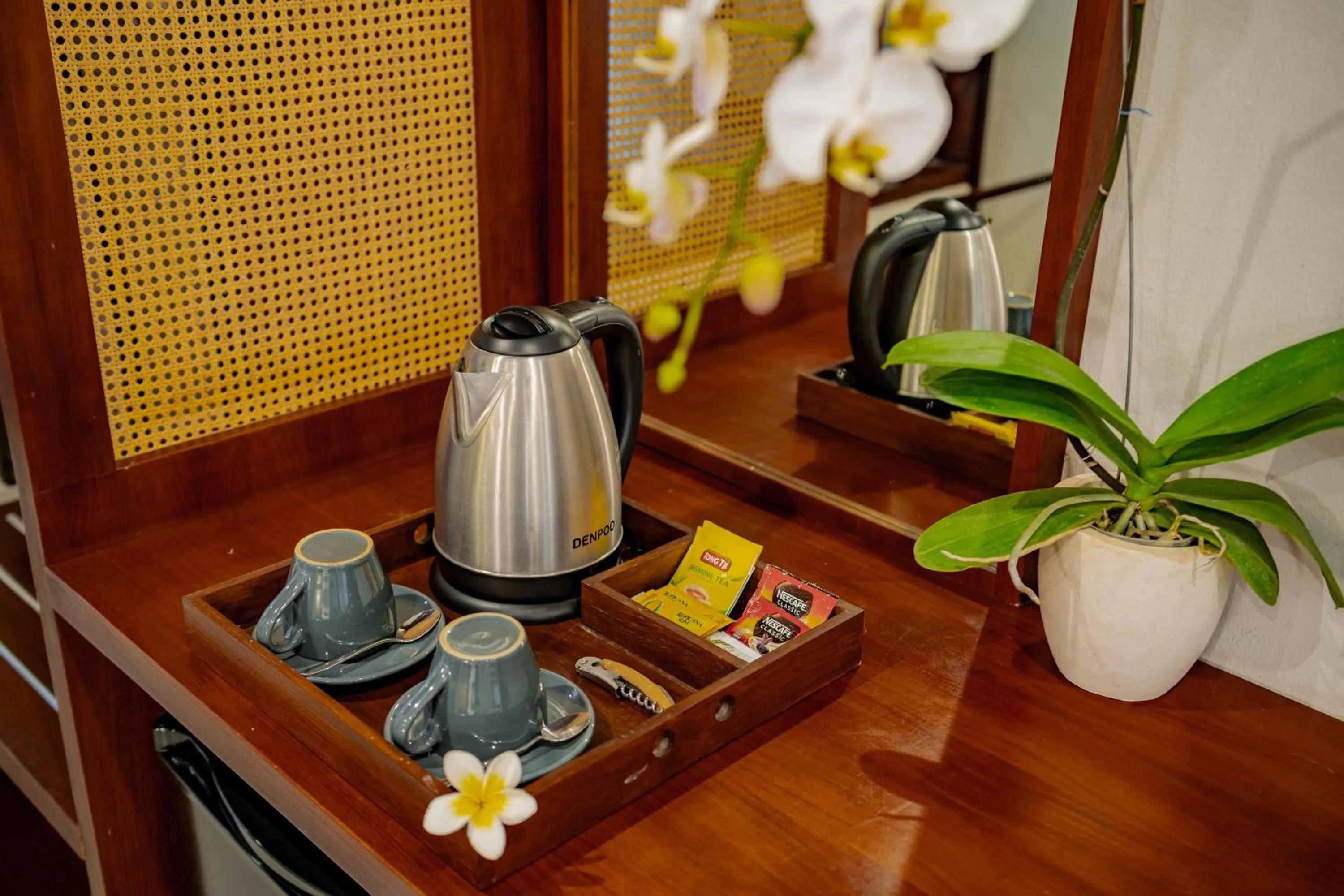 Coffee/tea facilities in JAPA Suites & Villas